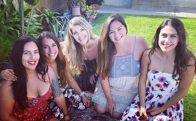 Who has been your backbone during these crazy times?🙏🏼
&bull;
I am SO lucky to have amazing neighbors who have all been quarantined along side me. These ladies have kept me laughing and sane through all of it! 👭
#pacificbeach #pb #sandiego #sd #sk