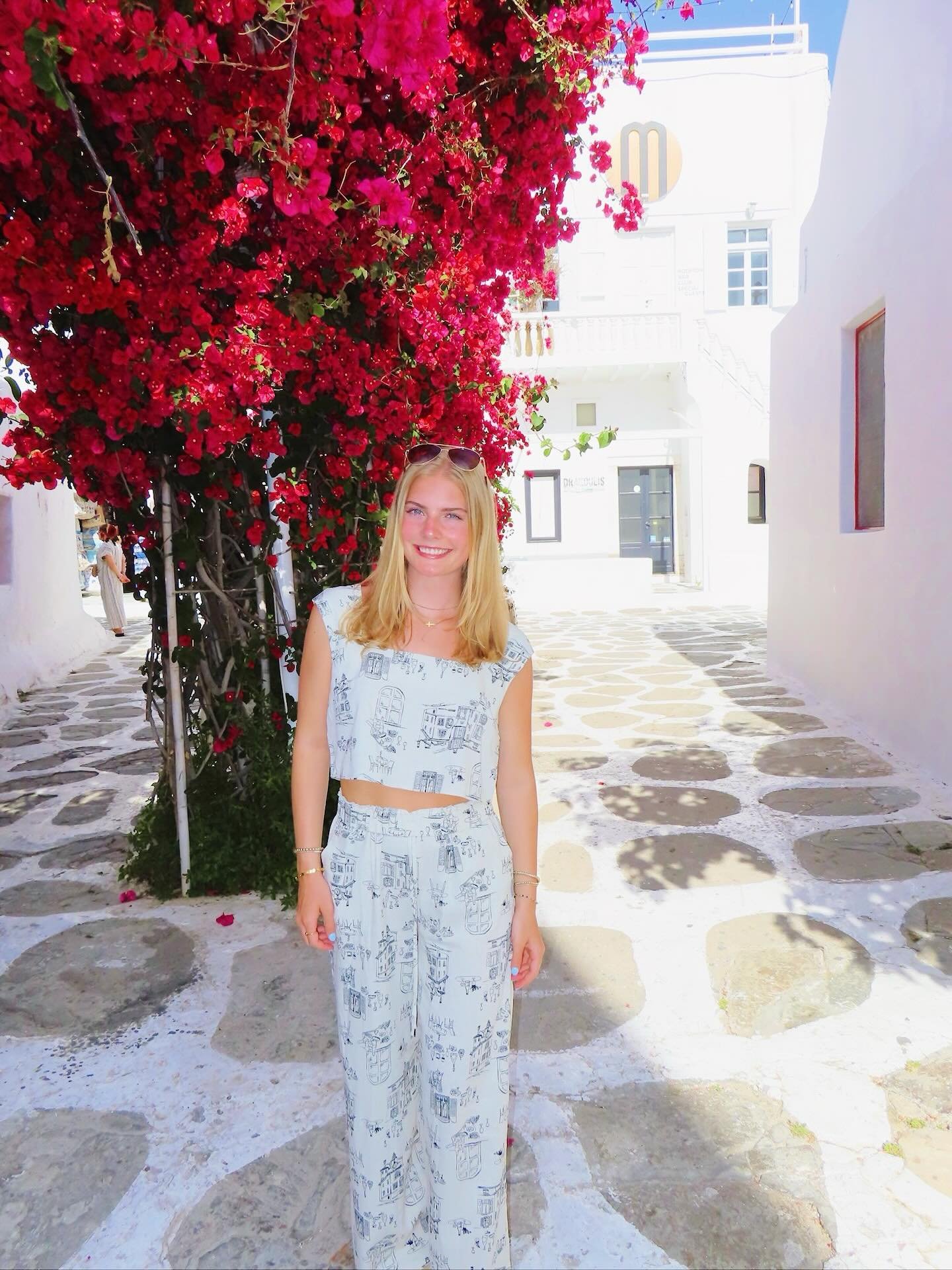 THE GIRL BEHIND THE GRAM: @_lindseyponder_ 🫧🪷💛

Lindsey serves as our Digital Marketing Specialist &amp; helps us share our chapter&rsquo;s sisterhood through all of our different social media platforms! 

&ldquo;Being able to serve as Digital Mar