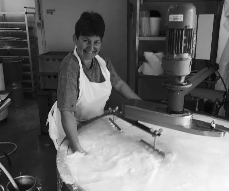 Marie-Cécile Crevits - Fromagère à Boninne Elle produit les fromages de nos burgers. Fondants et gourmands.