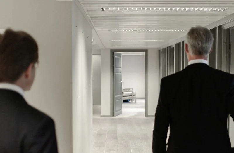 끝난 줄 알았던 이민국 인터뷰, 왜 두 번째 출석 요구가 올까?