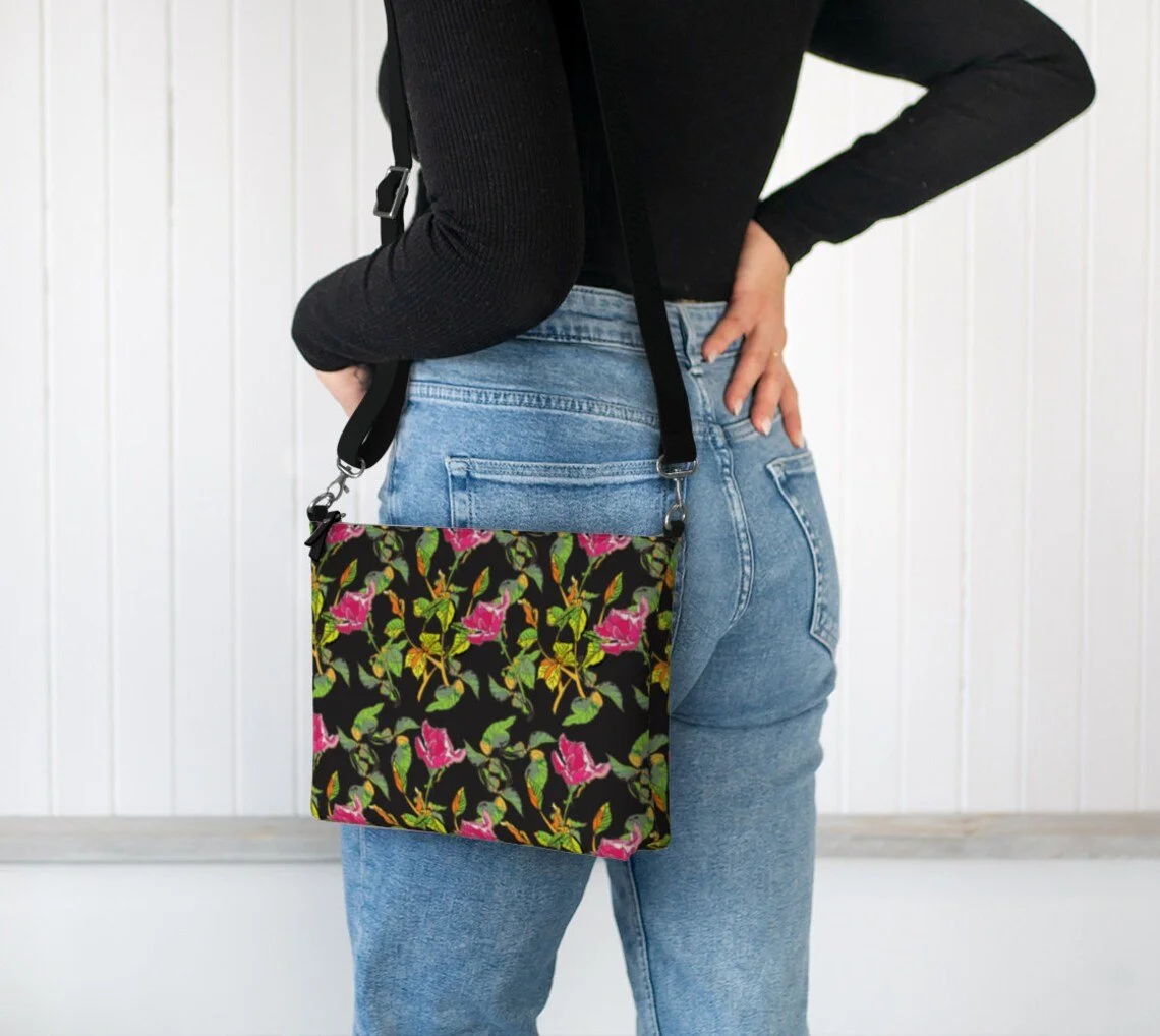 Bed of Roses Purse.jpg