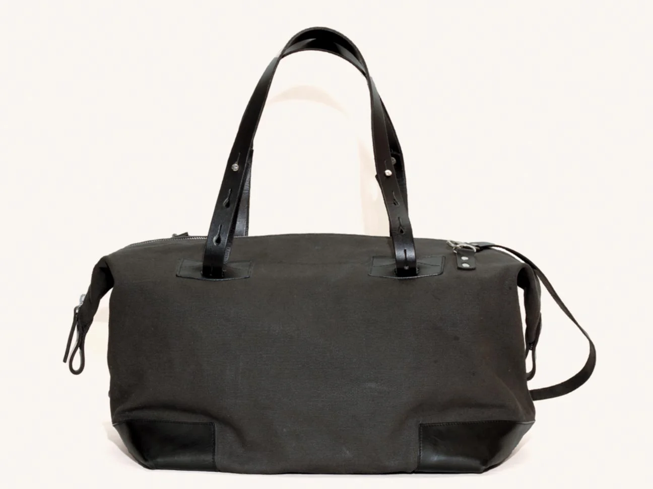 travel_duffle_blk_01.jpg