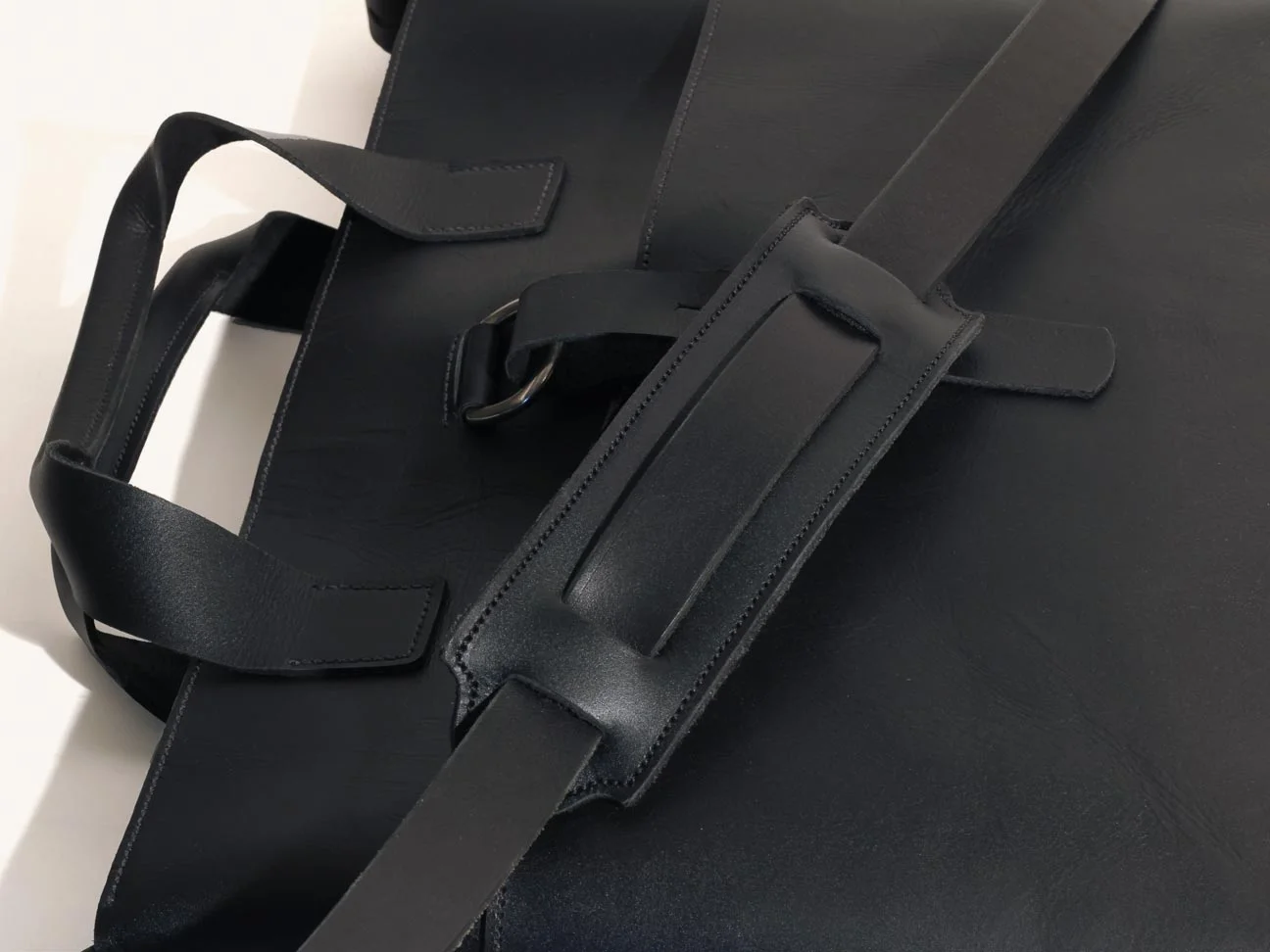 briefcase_blk_03.jpg