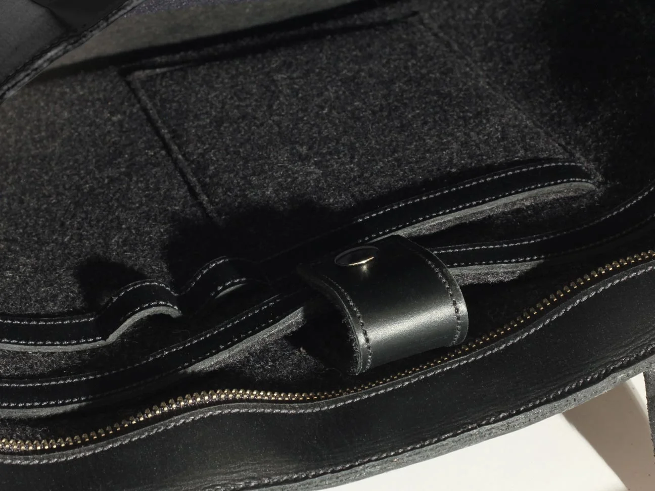 briefcase_blk_04.jpg