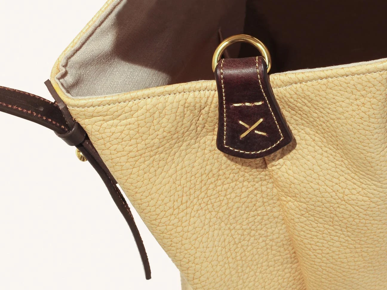 tote_sm_gold_choc_03.jpg