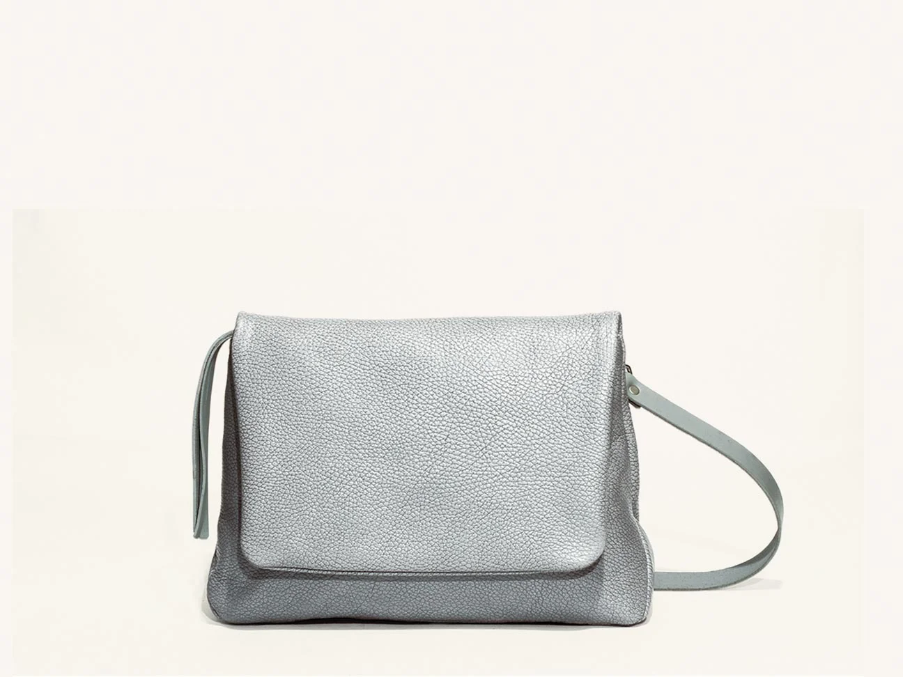 Clutch_slvr_01_front.jpg