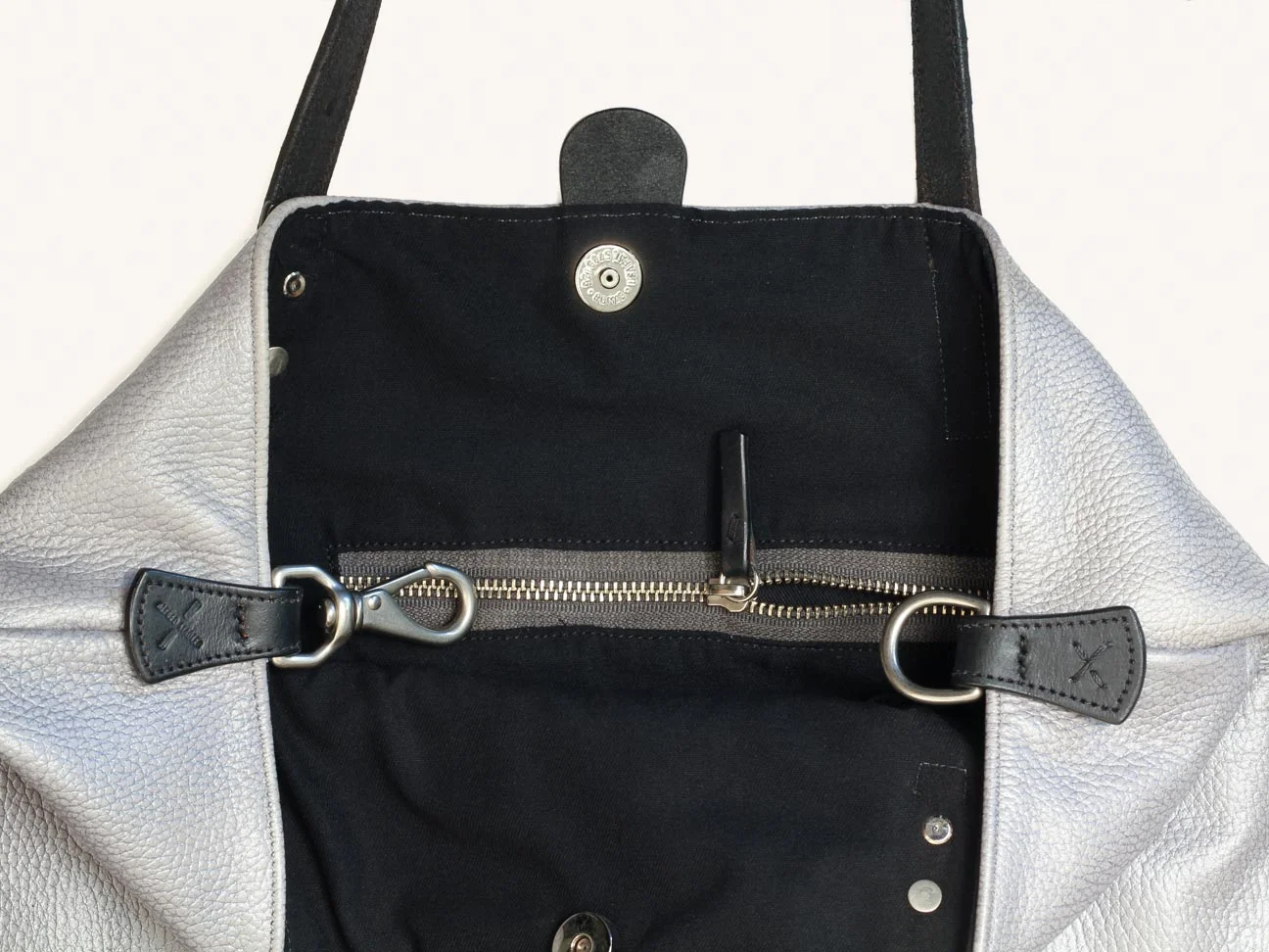 tote_silver_blk_05.jpg