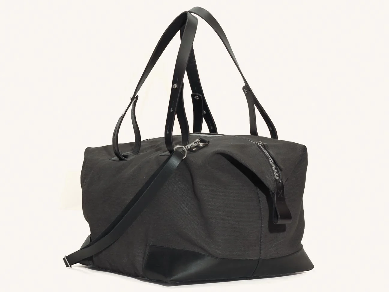 travel_duffle_blk_03.jpg