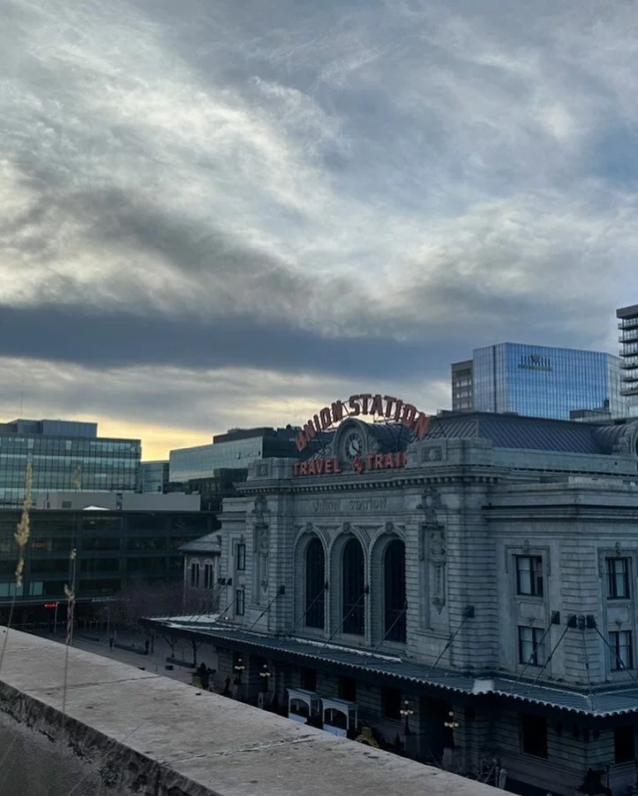 First closing of the year was a special one. A beautiful refurbished building in the heart of downtown. Built in 1890s with this stunning patio view of the iconic Union Station sign. Extra special because it happens to be my birthday too ☺️ 
.
.
.
.

