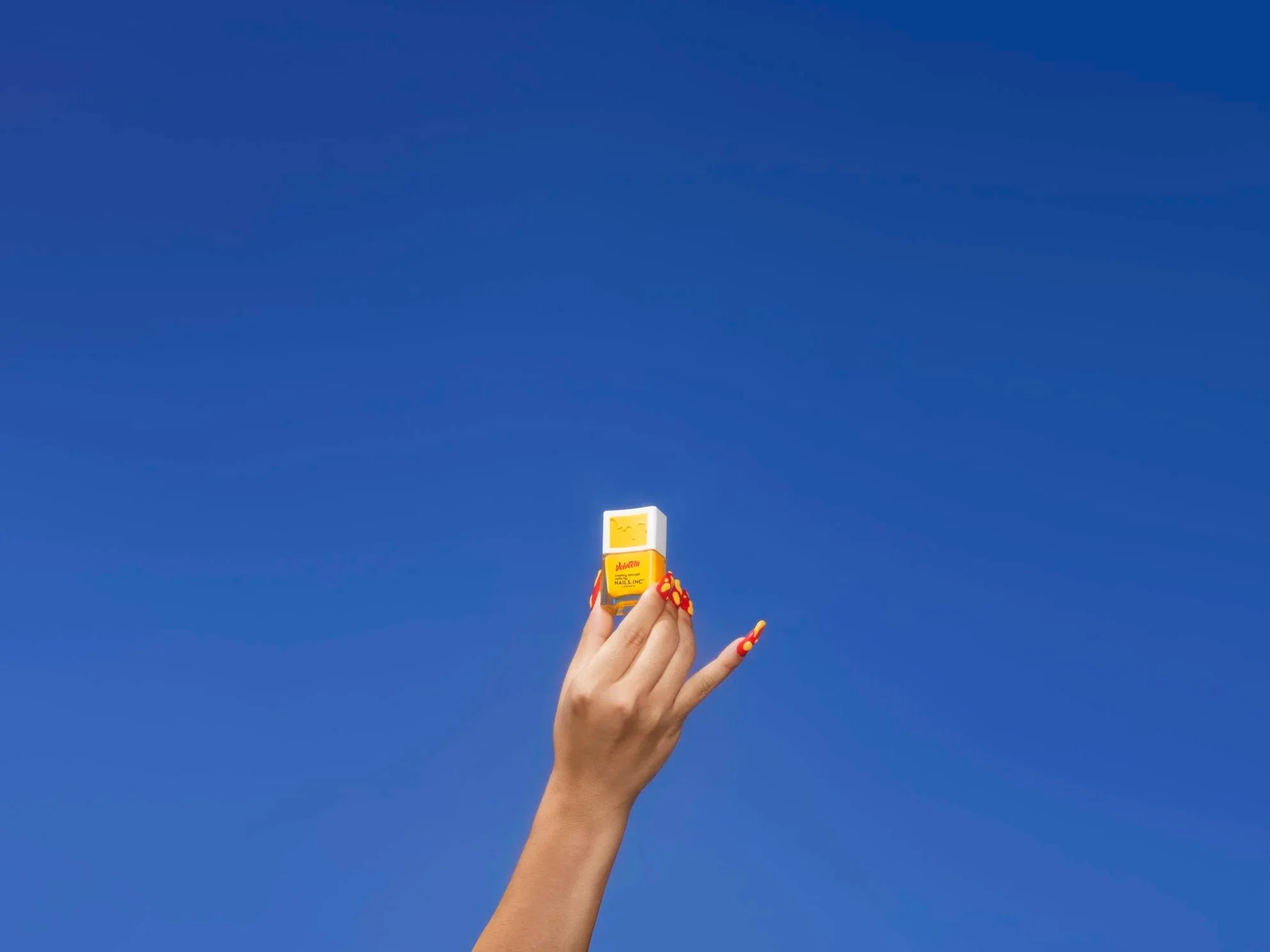 JLE_220504_A1_LaDolceVelveeta_Handtastic-6_alt_ext.jpg