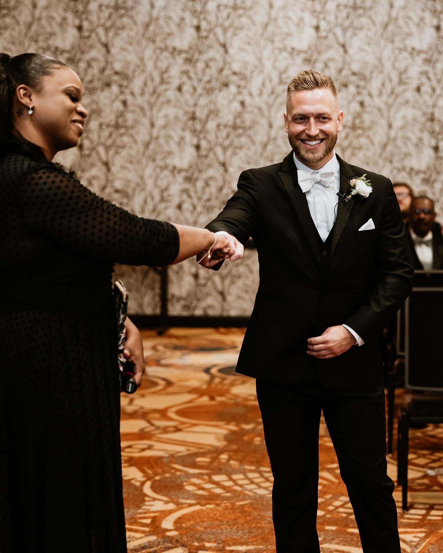The amount of emotions @woodjplw experienced at the altar was wild to say the least 😆🫶🏾 &hellip;and we would have expected nothing less from him on his wedding day ✨ 

J + K 💍 9.3.23 

#weddinginspiration #weddingceremony #ceremonyideas #groomsin