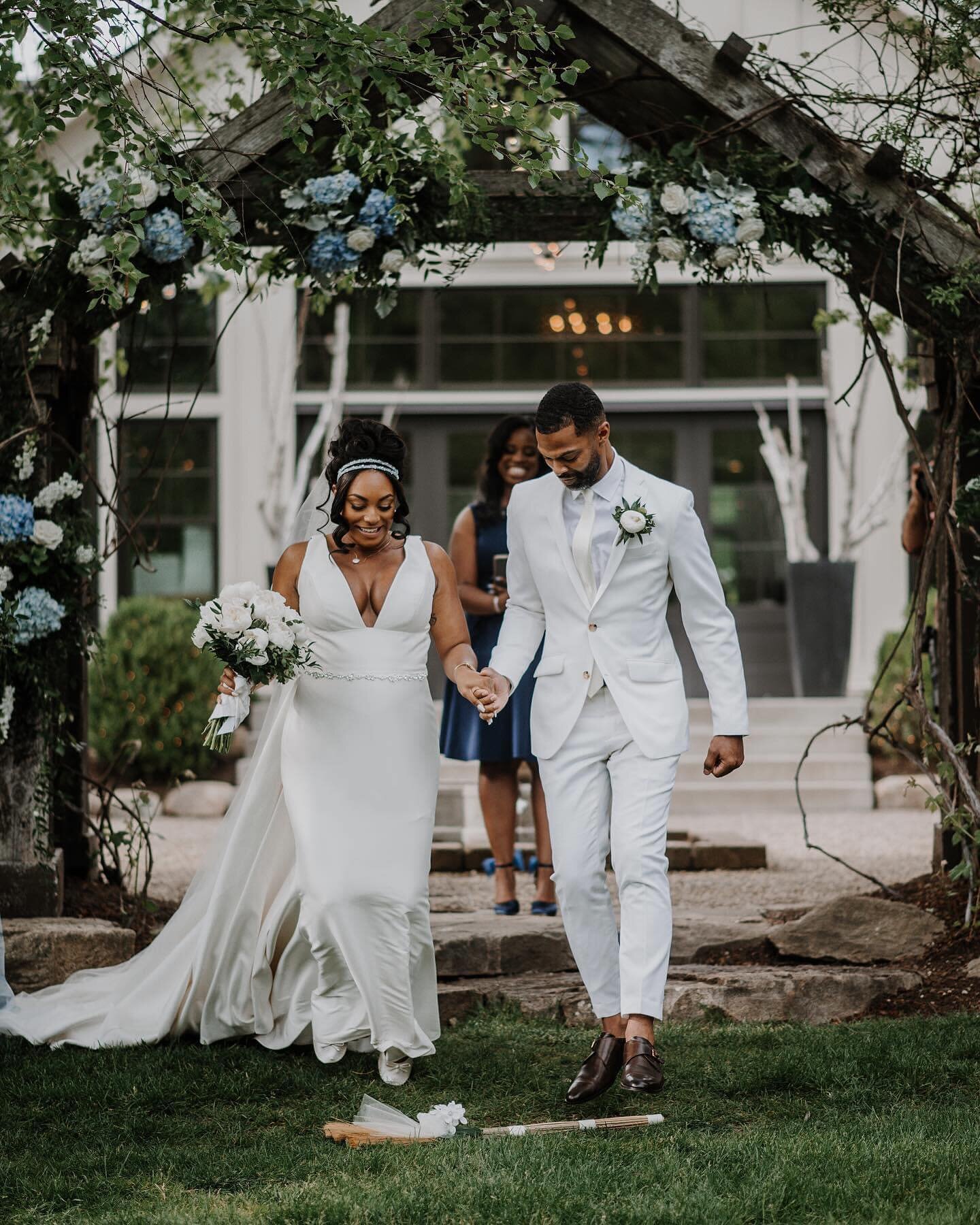 Pro Officiant Advice: 

After you jump the broom, please for the love of all things weddings, PLEASE take a moment to bask in your newlywed glow. Thank me later ✨ 

S + E 💍 5.27.23

Officiant: @minister_sharnise_sears 
Venue: @orchidhousewinery 
Pla