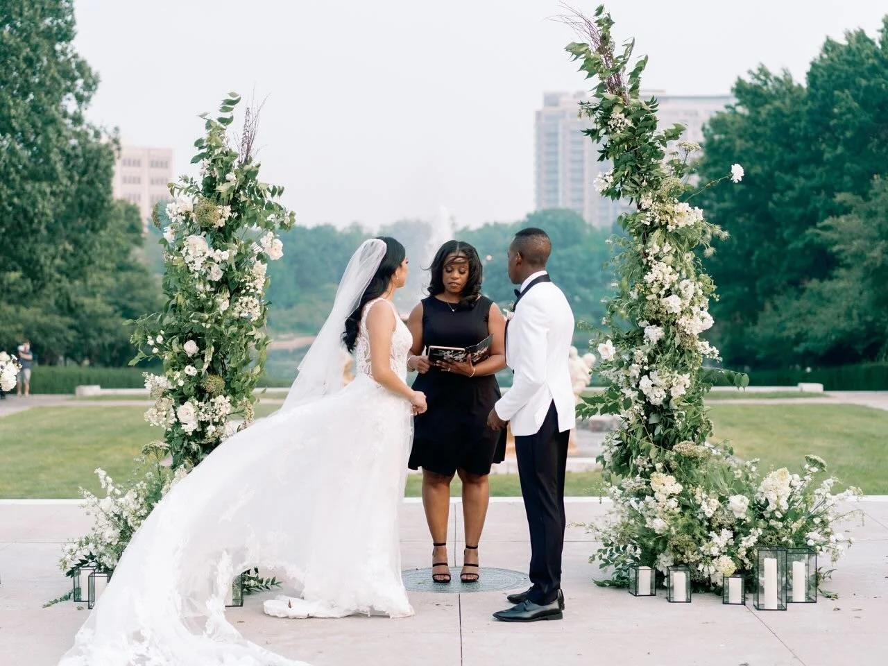 I&rsquo;m a fall 🍁 girl for sure&hellip;.but I&rsquo;m not ready to let the summer go 🍃 

What are your end of summer plans? 

📸 @mattericksonphotography 

#endofsummer #summerwedding #ohiowedding #clevelandwedding #summervibes #weddingvibes