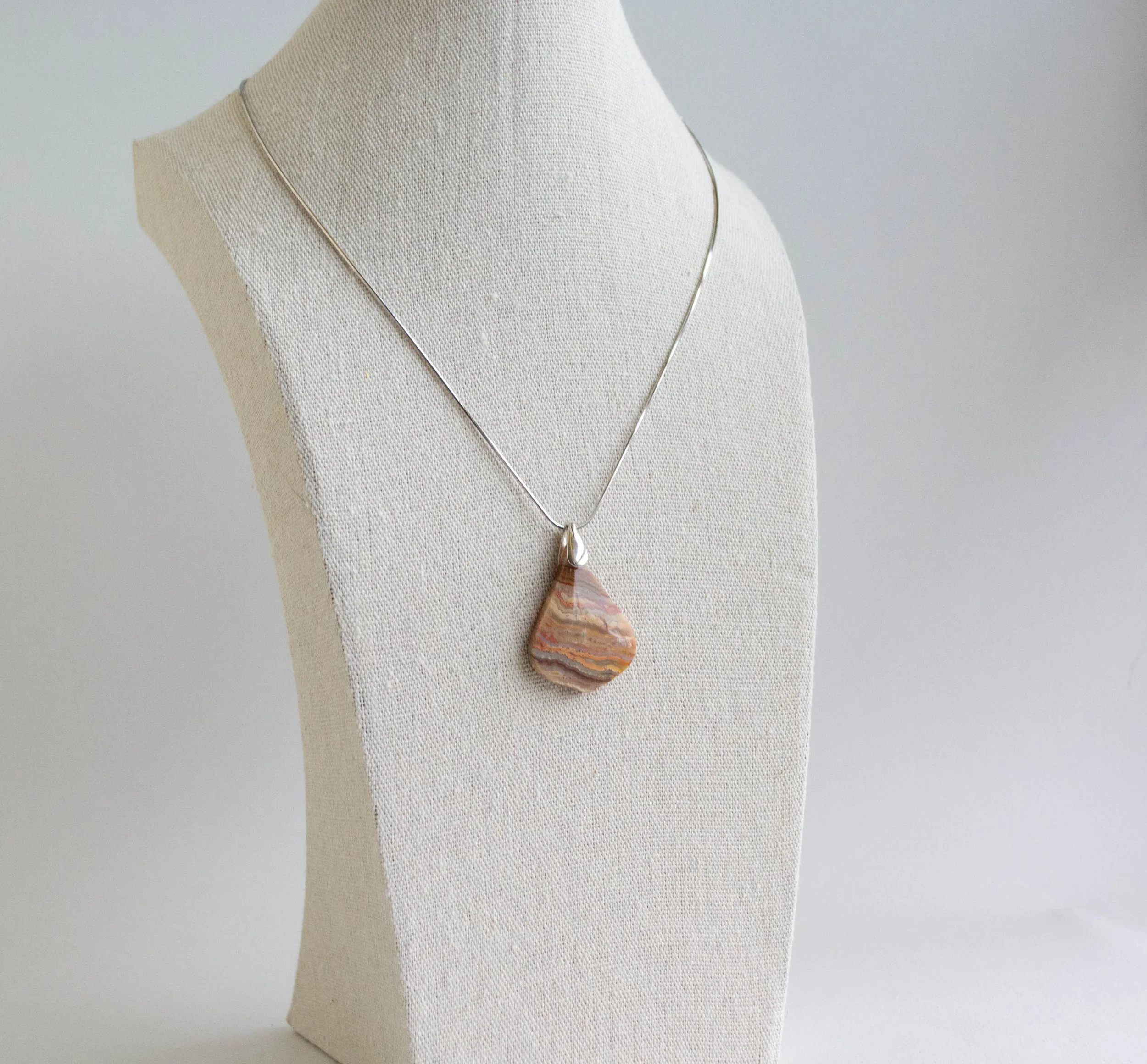 Agate-Banded-pendant-1-img3-23-F-Craig-AUD120.jpg