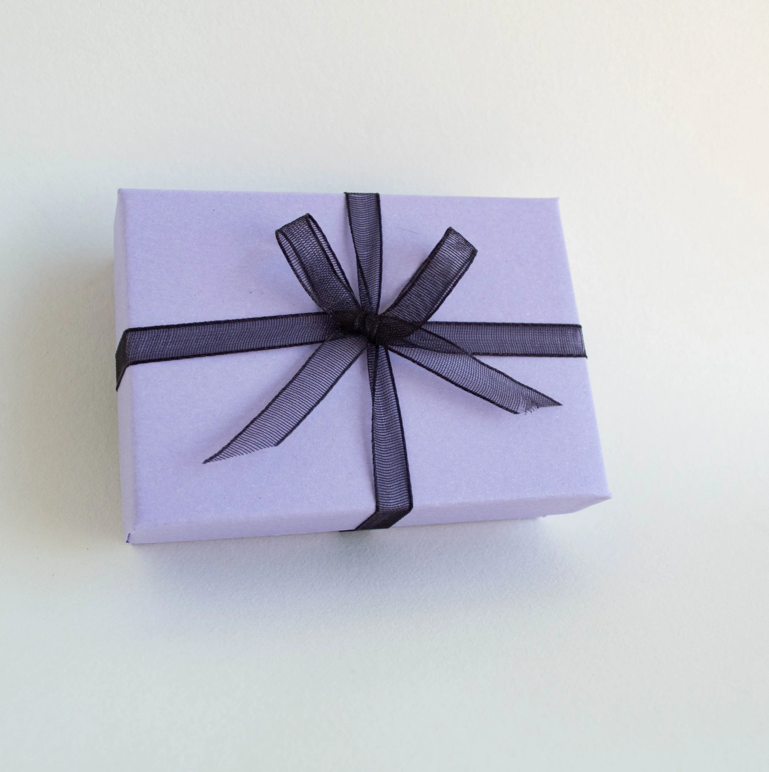 Aaaa-mauve-earrings-box.jpg