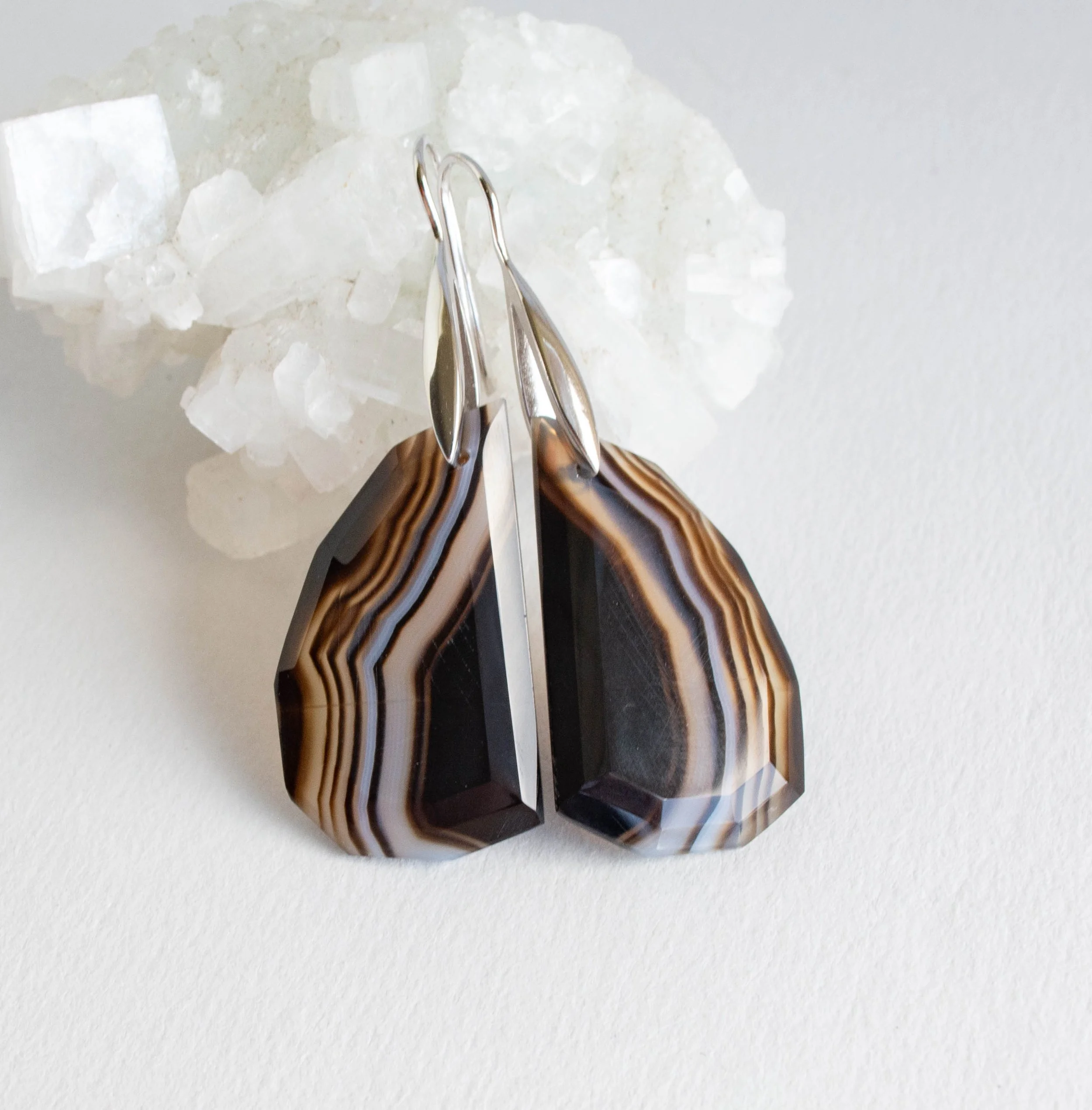 Banded-Agate-Black-1-Sep25-img4-F-Craig-AUD145.jpg