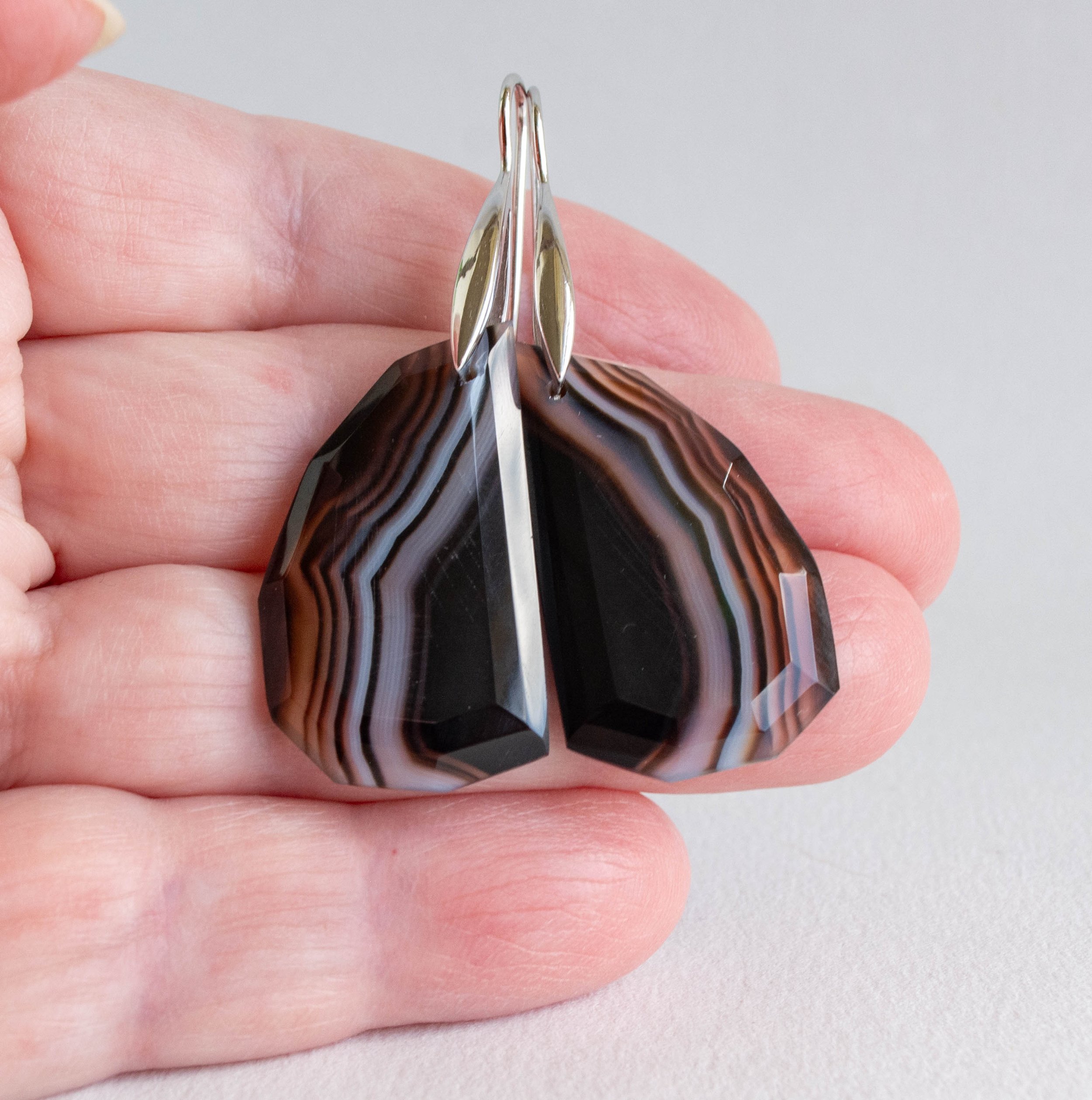 Banded-Agate-Black-1-Sep25-img5-F-Craig-AUD145.jpg
