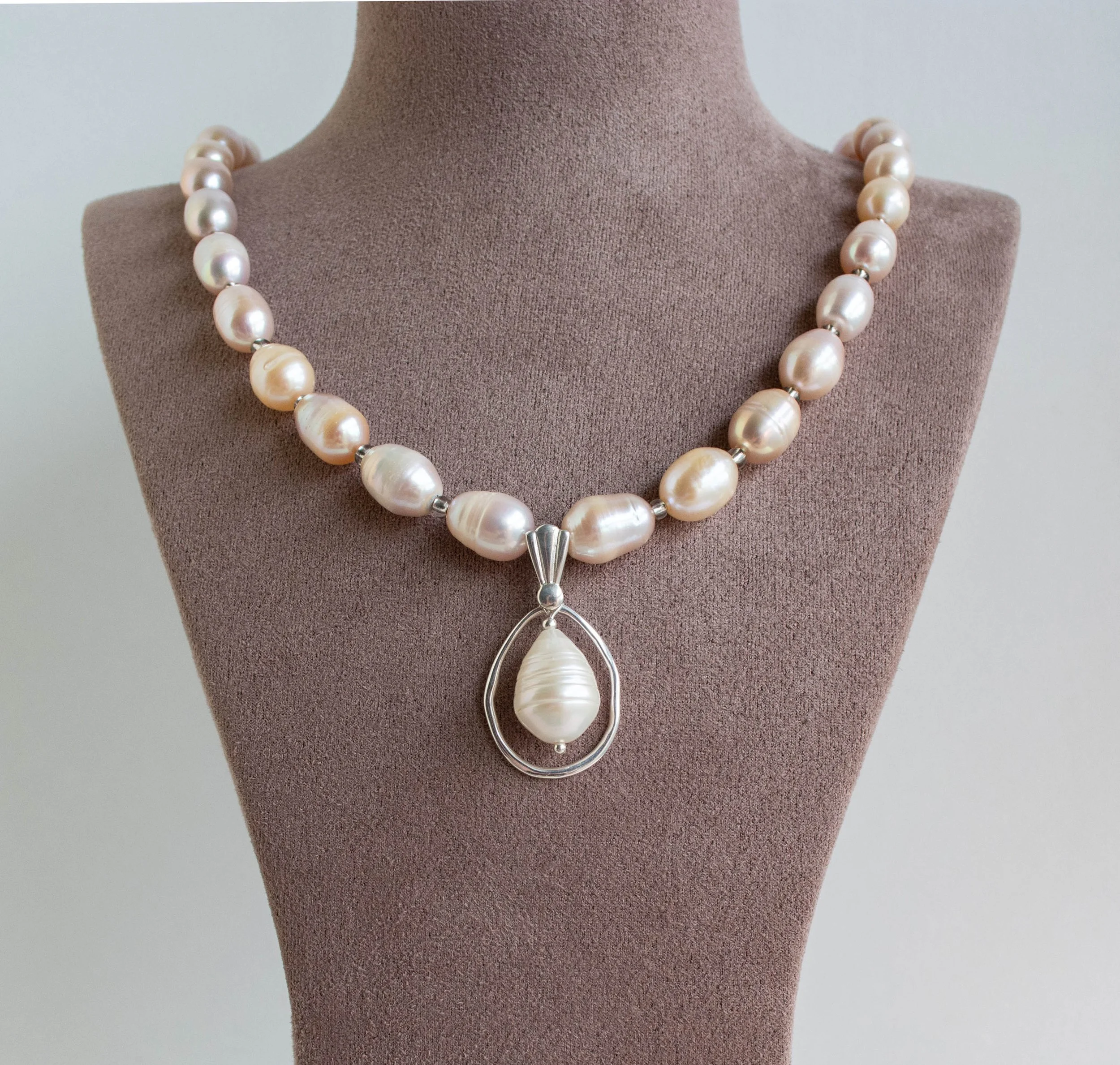 Pearl-Peach-Set-Apr25-img4-f-Craig-AUD210.jpg