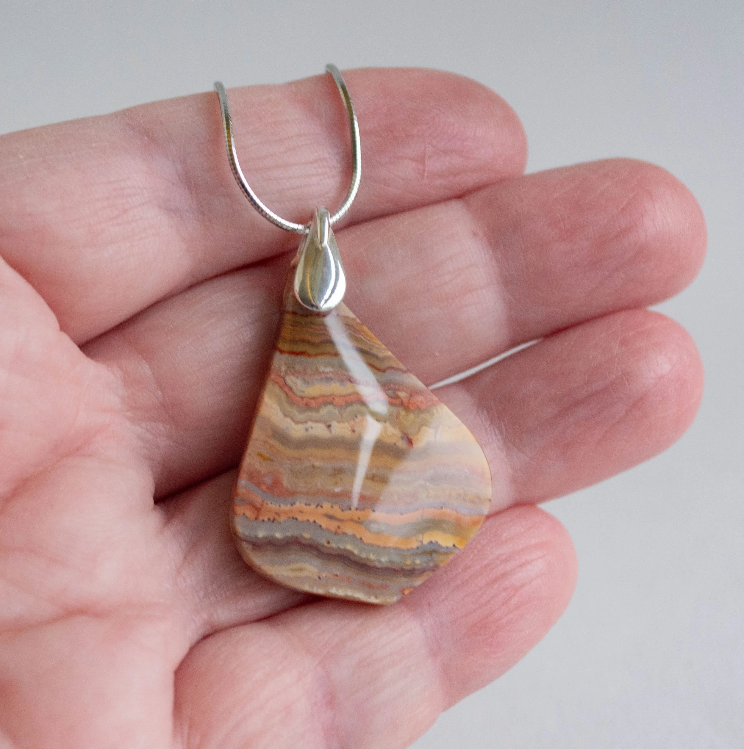 Agate-Banded-Pendant-1-img2-23-F-Craig-AUD120.jpg