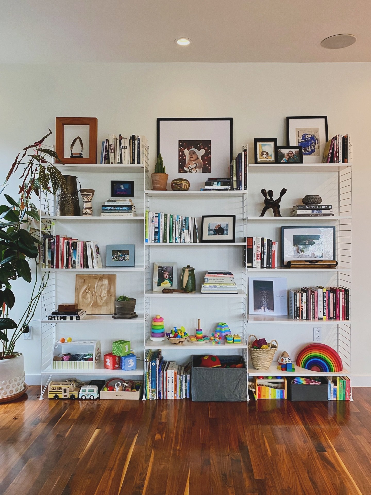 A well-balanced bookshelf can reflect real life&mdash;grown-up yet functional and kid-friendly. Our client&rsquo;s shared bookshelf needed to do double-duty: practical toy storage while still maintaining a grown-up vibe in their main living space.

T