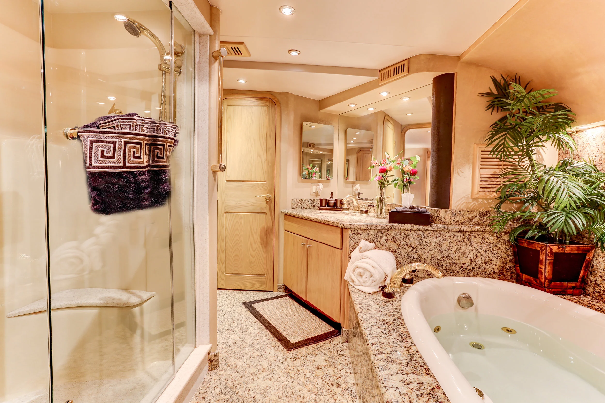 26 Master bath.jpg