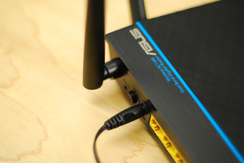 Connecting modem and router