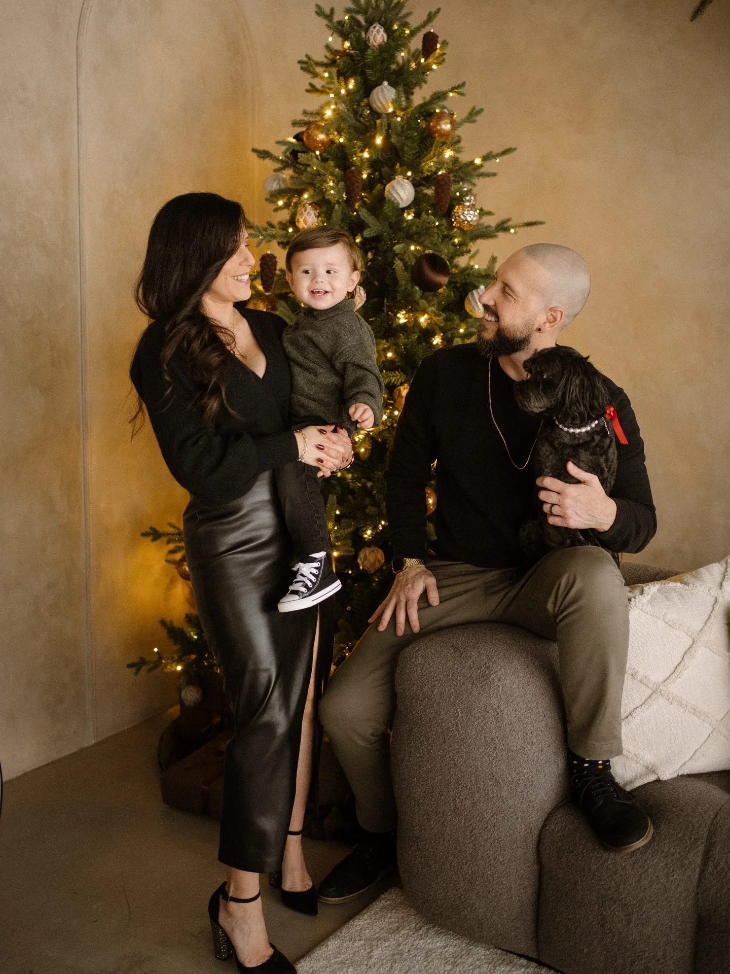 Yes, we&rsquo;re a day (maybe 2 late) but we hope this holiday season has been magical for everyone. With lots of love from our family to yours 🎄❤️🥰 &mdash; Julian, Kelly, August + Brooklyn