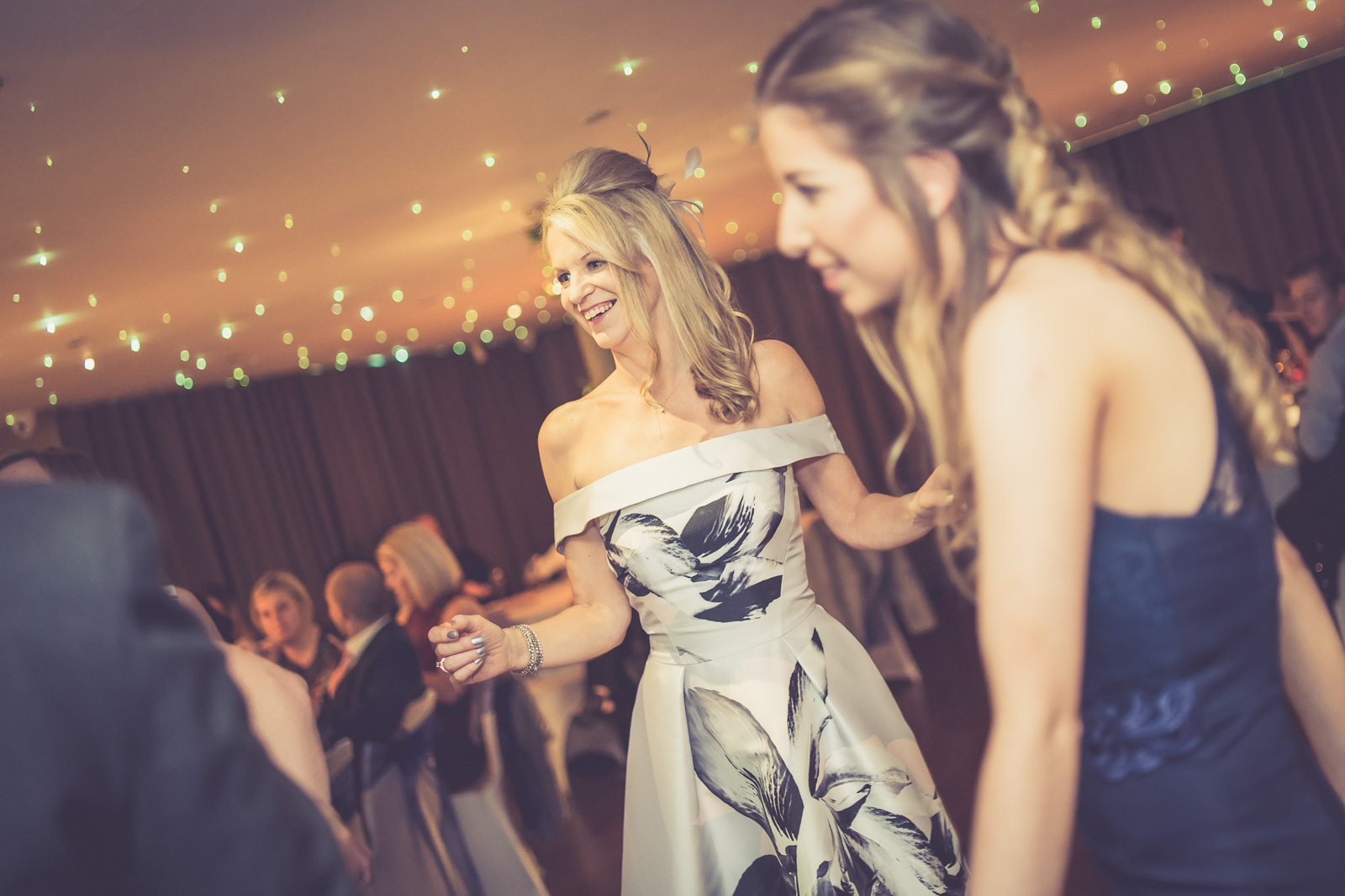 orocco-pier-wedding-edinburgh-south-queensferry-dearlyphotography (56 of 63).jpg