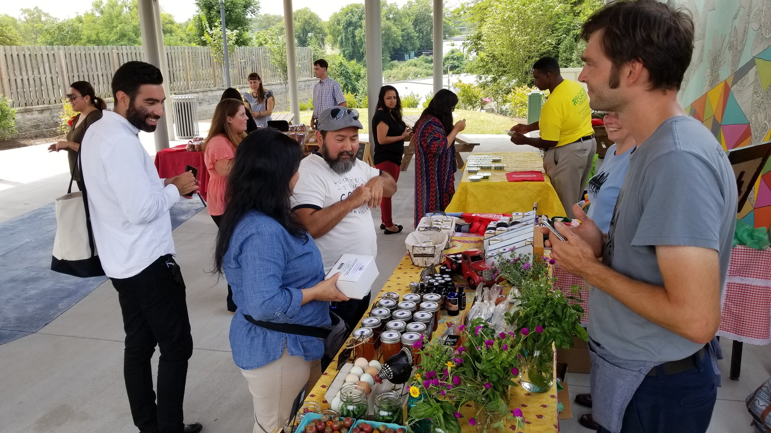  Azafrán Farmers’ Market 