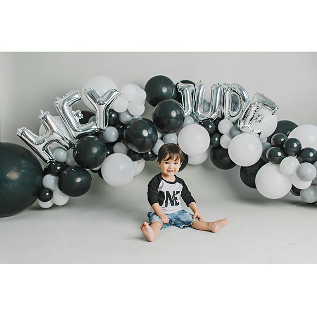 1:52pm, 5.16.18 - our lives forever changed. Thank you for choosing us! Happy Birthday to my special little man. 📸 @blushbabystudios 🎈 @theholidaydesignco
🎂 @showboybakeshop .
.
. 
#heyjude #judeskidchella #judechella #firstbirthdayparty #firstbir