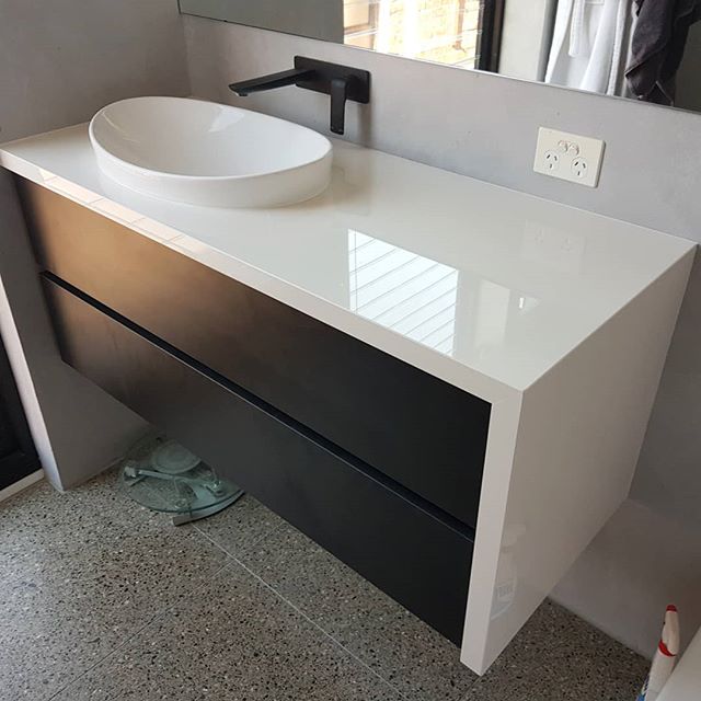 A nice little vanity just completed, Our clients weren't too happy with the existing vanity in their Albert Park home so they called me up and said 'Matty, we arent too happy with the vanity in our Albert Park home' so we changed it out with this bea
