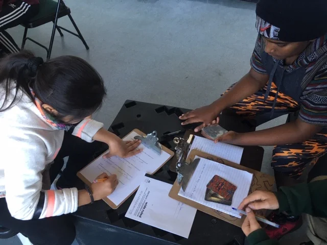 Students collaborating on the description and one sentence stories