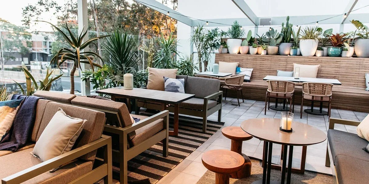 Lighting control for pubs and clubs: setting the mood from lunch to late night