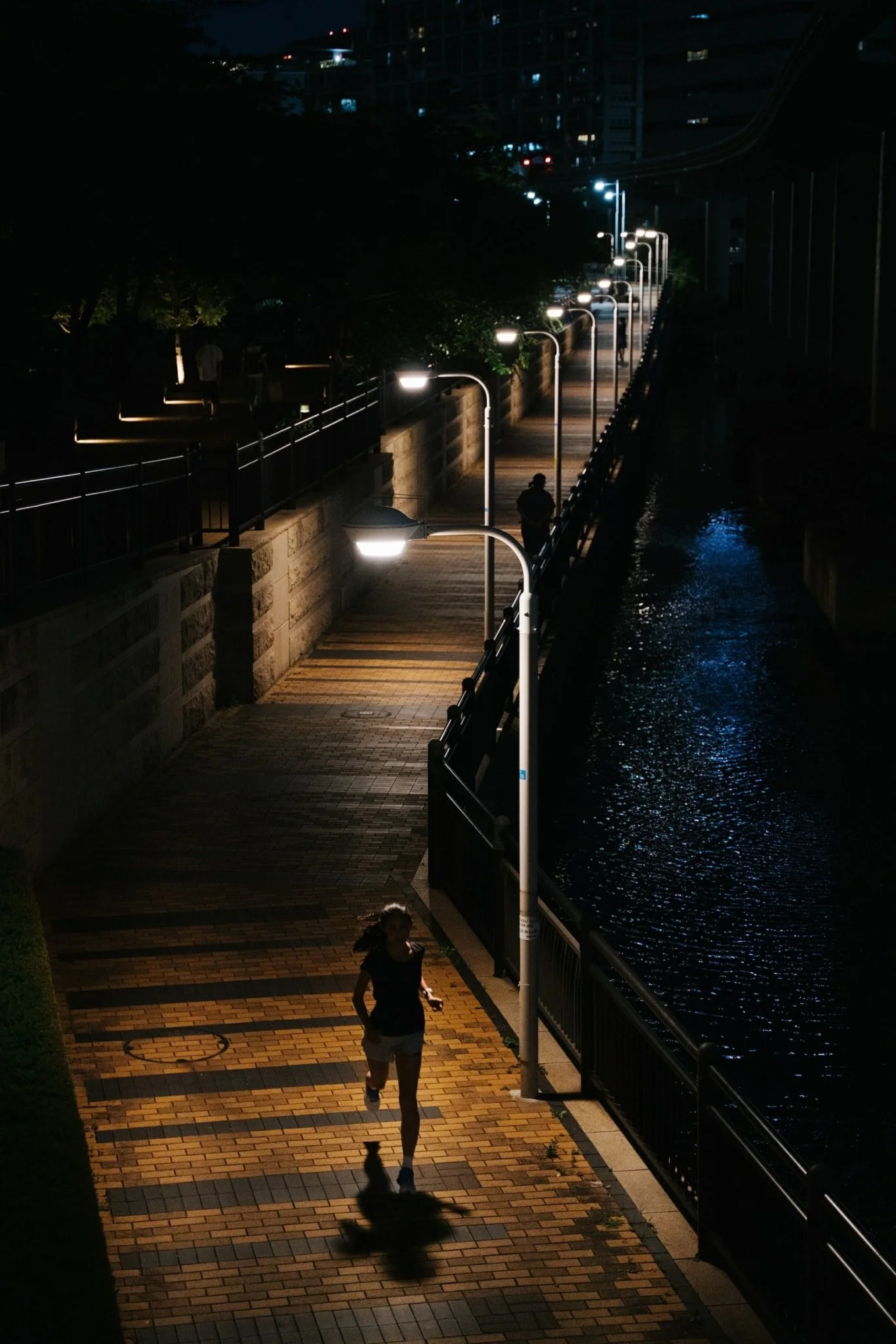 ON-RUNNING-64-1366x2048.jpeg