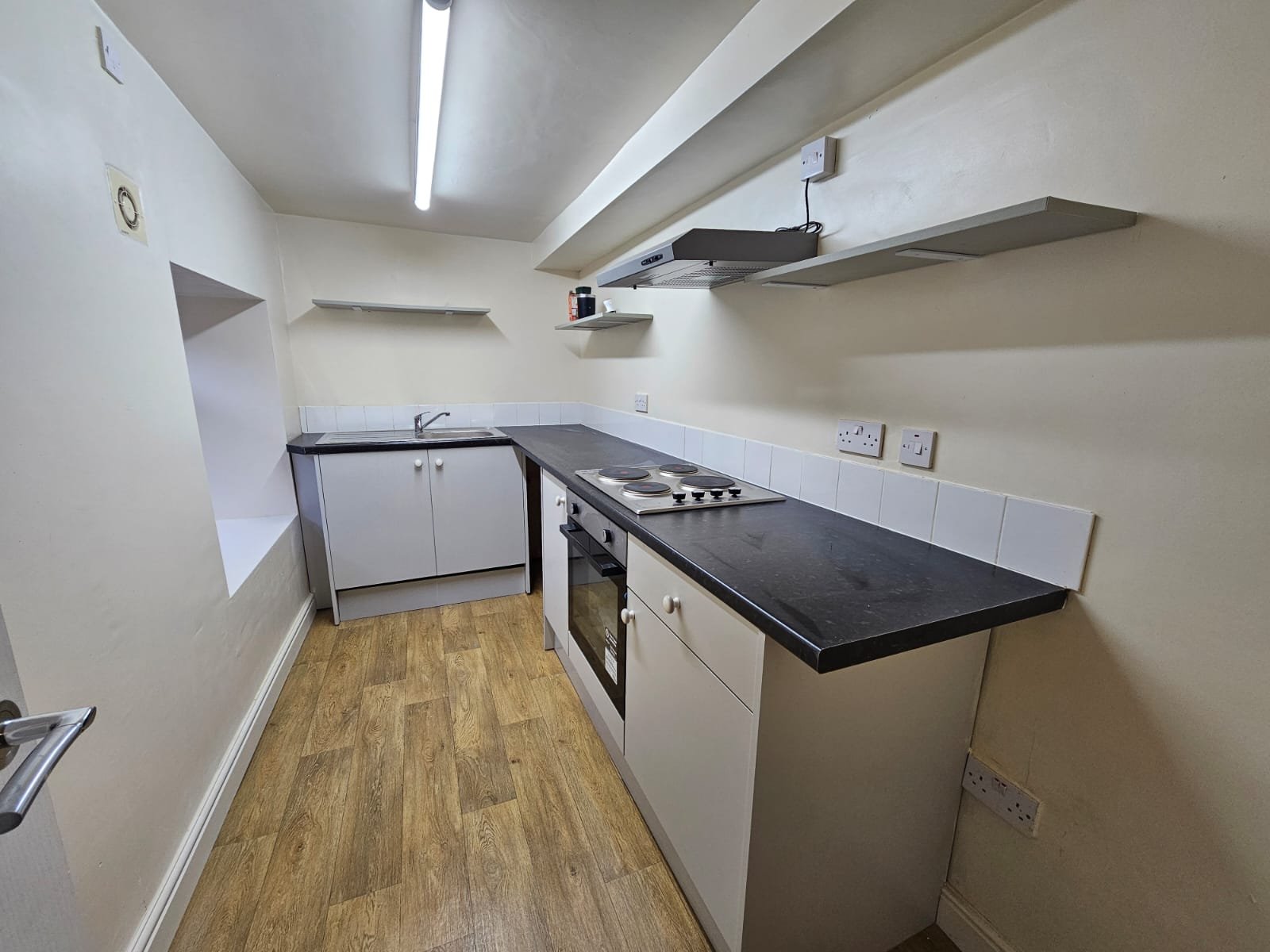 WhatsApp Image 2025-12-03 at 14.48.52_ca3cb8c4.jpg