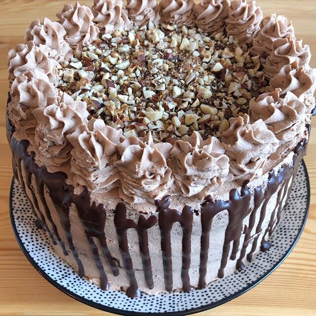 This weeks cake at Forge Evenley curtesy of @rosefrancescabakes before a decent wedge of it disappeared! Nutella Cake... rich chocolate sponge layered with Nutella buttercream, chocolate drip and toasted hazelnuts 🍰 ☕️ #Evenley #forgecoffee #northam
