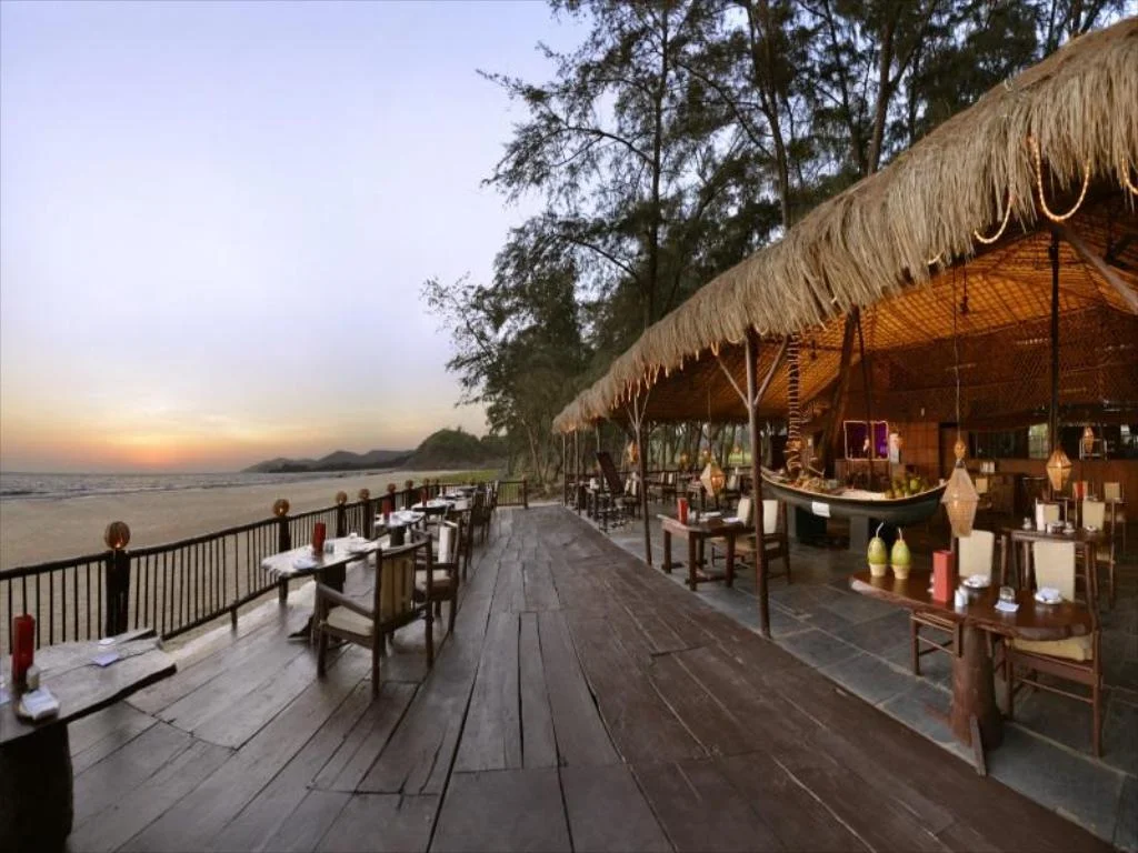 Beach bar LaLiT Golf & Spa Resort, Goa, India