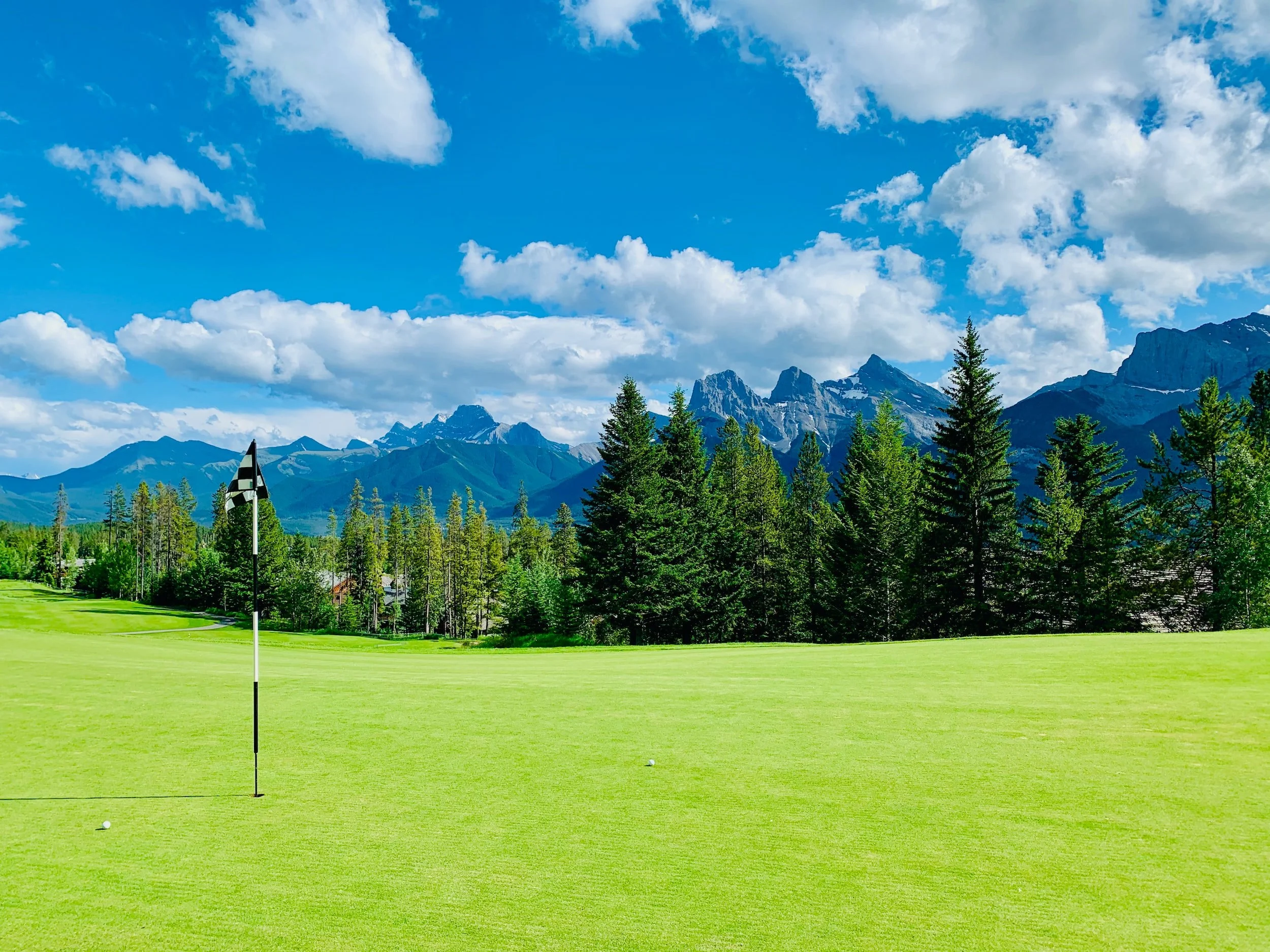 Fairways and Getaways: Exploring the Best Golf Destinations Around the World
