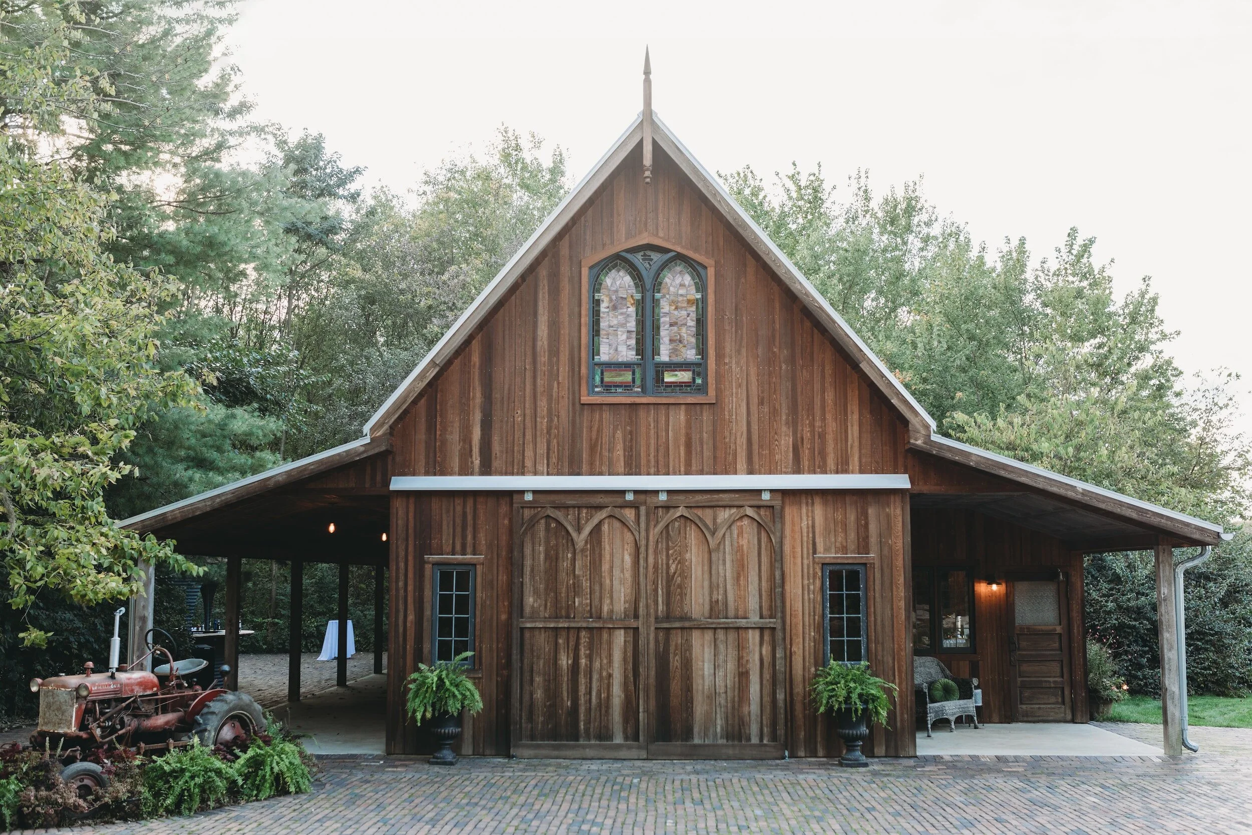 Tiny House Weddings: Intimate Nuptials in Charming Spaces