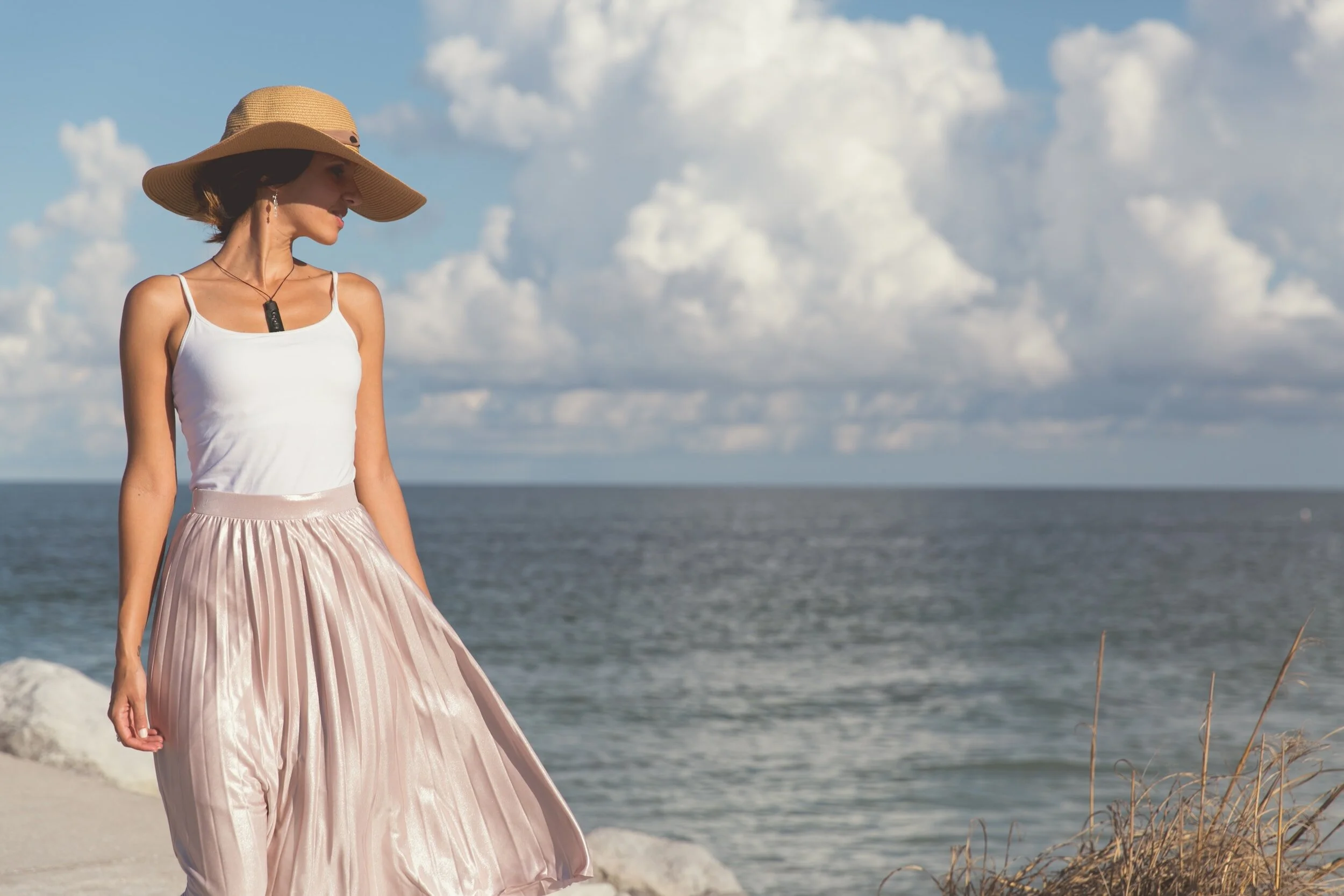 Tips To Transition Your Beach Dress Look from Day To Night