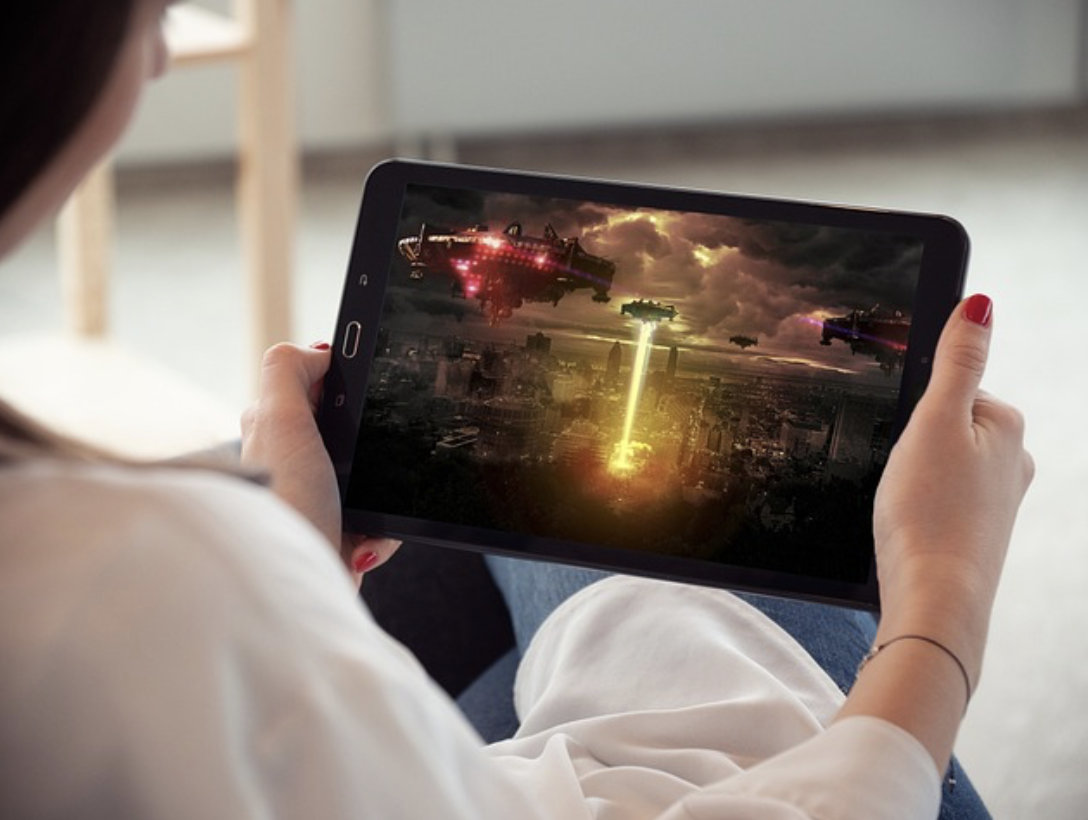 How Digital Content Can Help You Stay Entertained During Trips Abroad