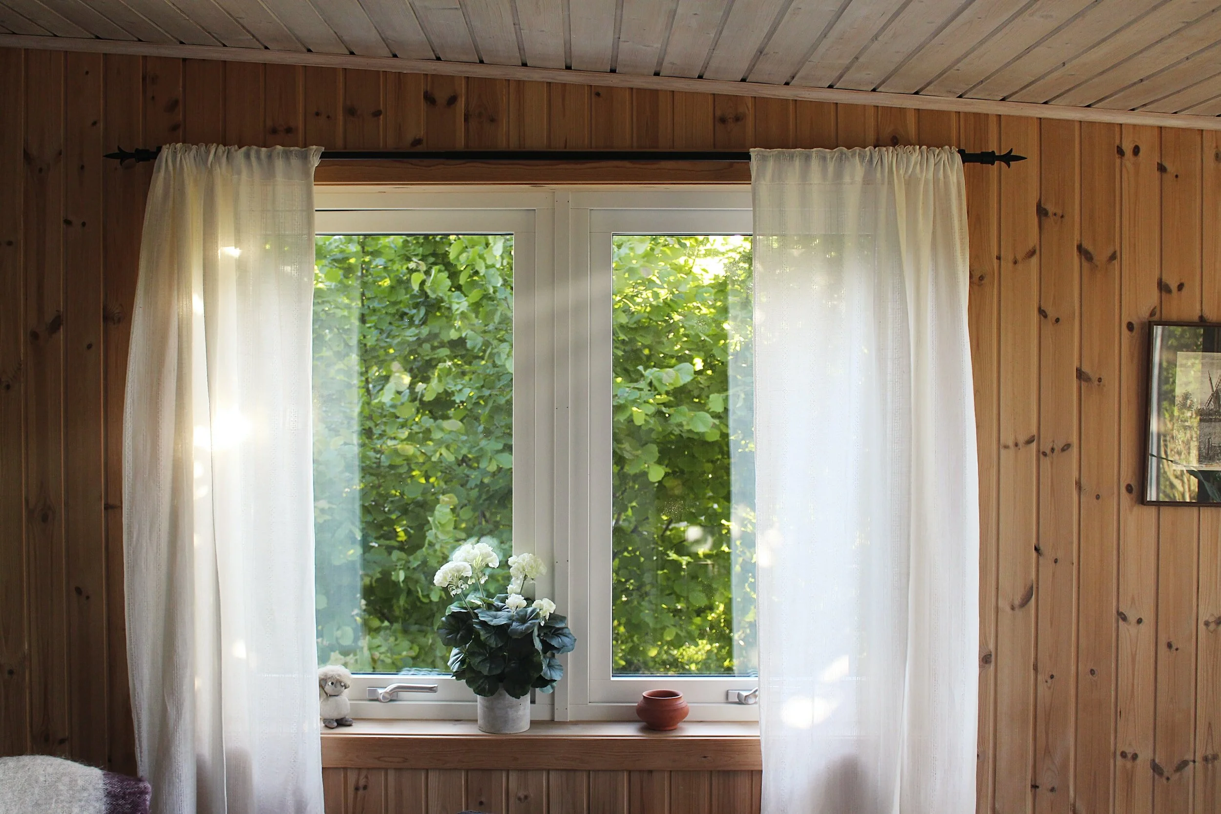 Windows Treatment Ideas for Small Living Spaces