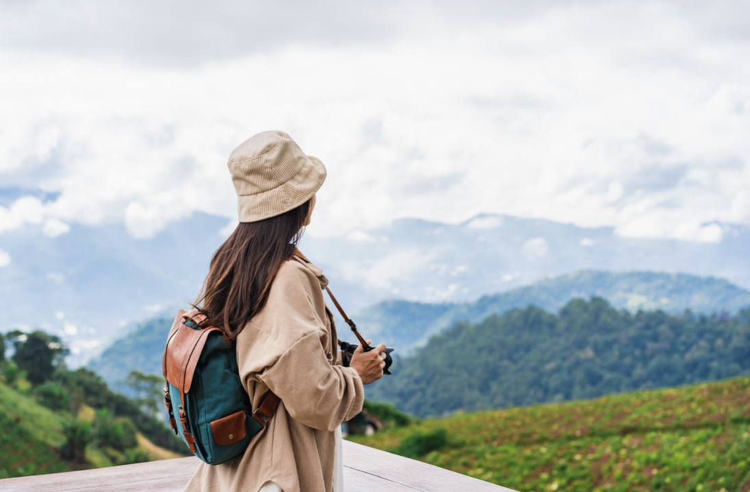 7 Tips on How to Travel Alone Safely and Confidently
