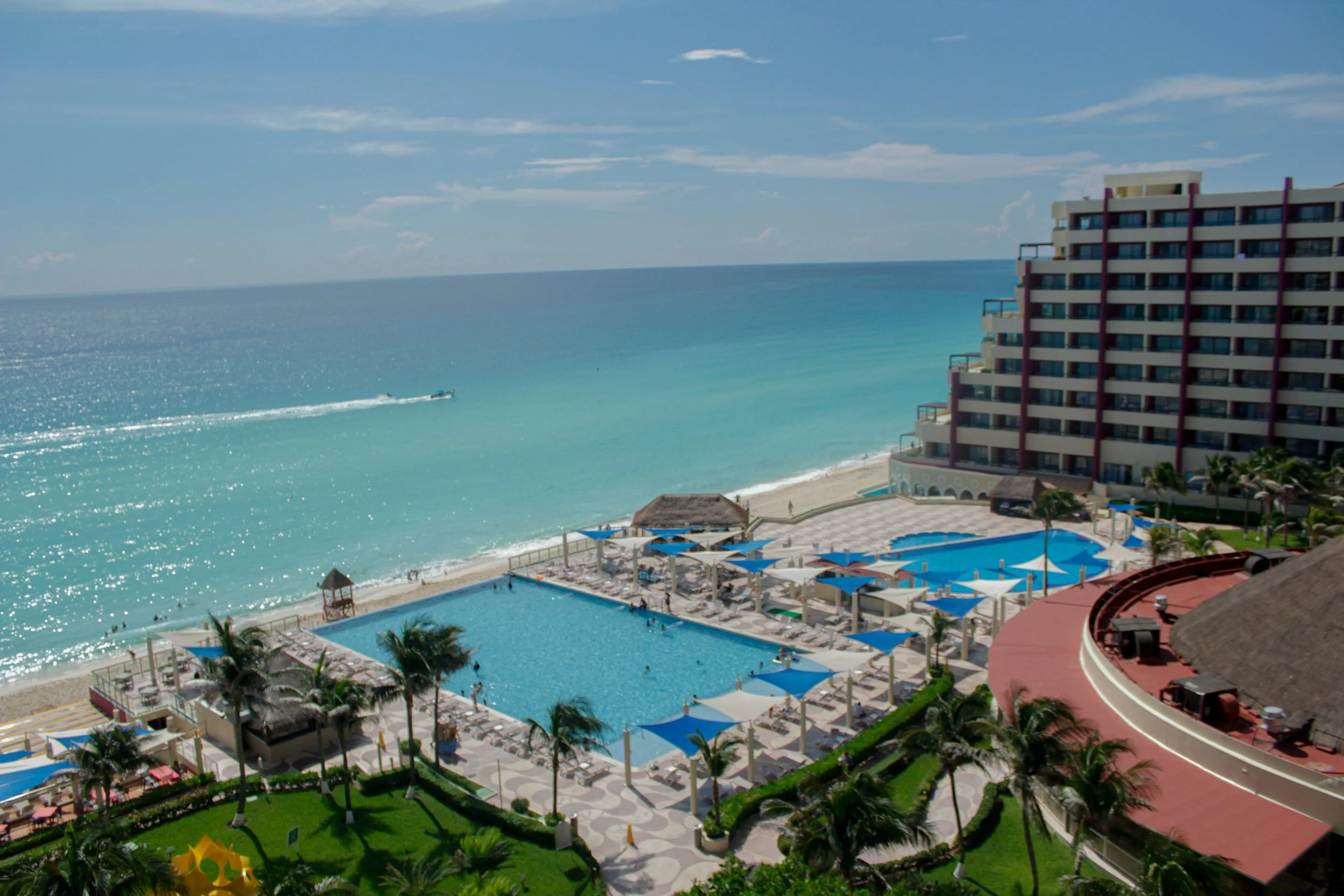 Romantic Retreats: Creating Unforgettable Memories for Couples in Cancun