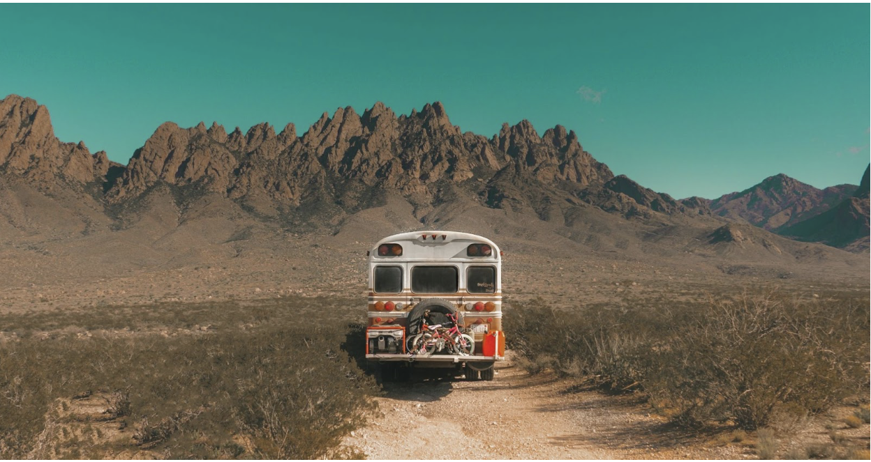 5 Essentials for Aspiring Digital Nomads: Bridging Travel with Work
