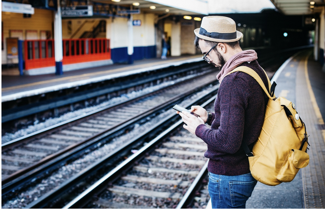 A Guide to Exploring Virtual Betting Platforms to Pass Time While Traveling