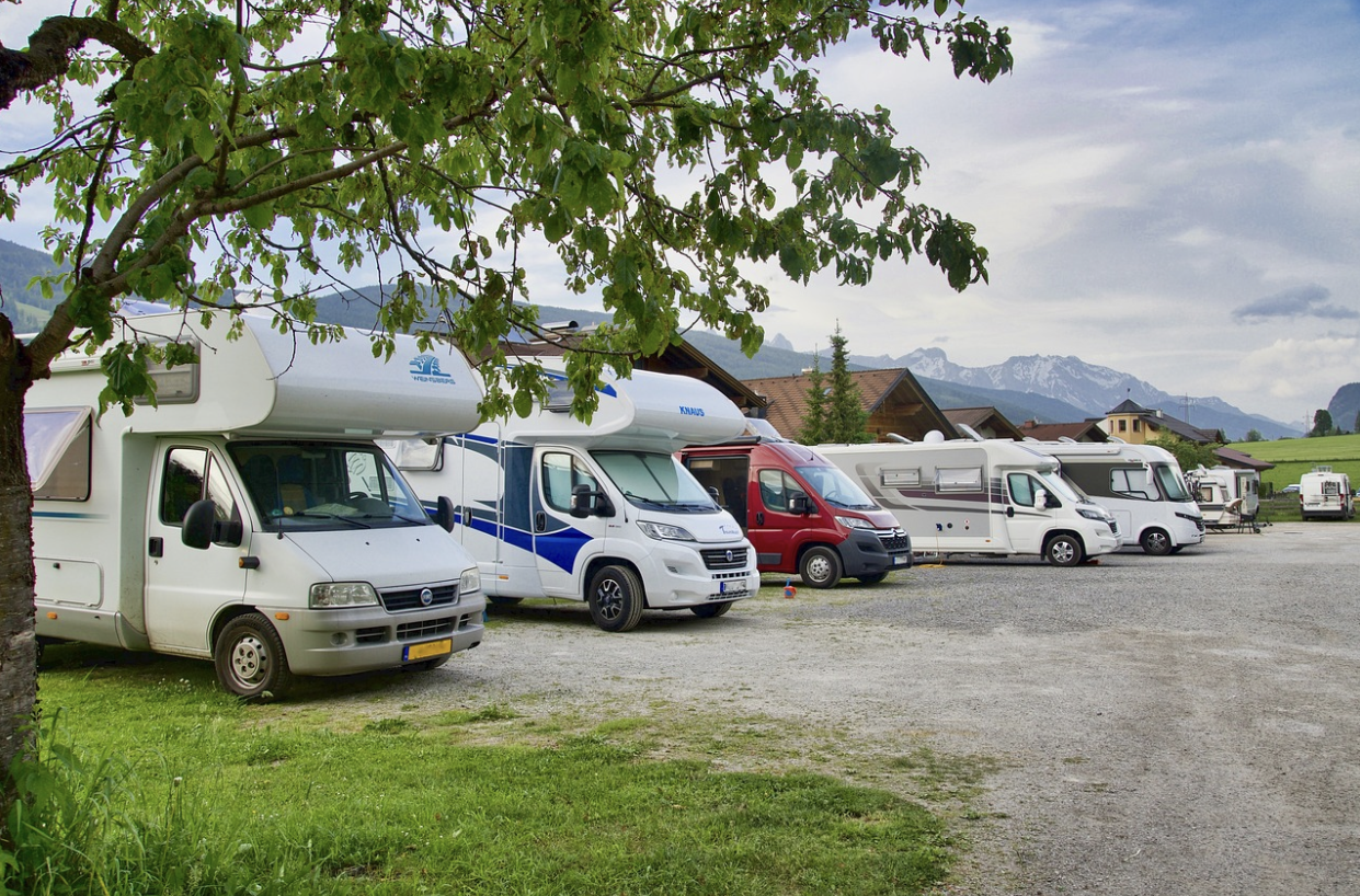 Why More Travelers Are Choosing RVs Over Traditional Lodging in 2024