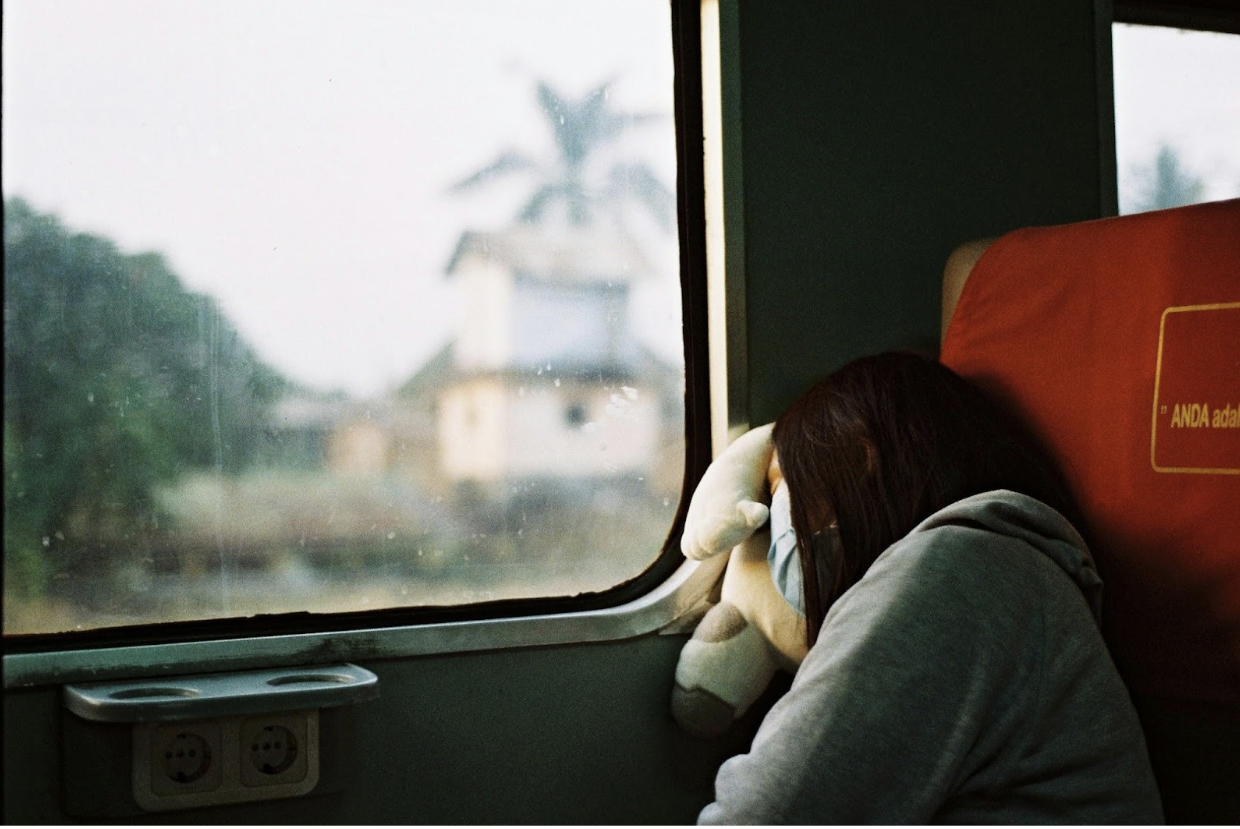 How to Maintain Energy Levels and Optimize Sleep While Traveling
