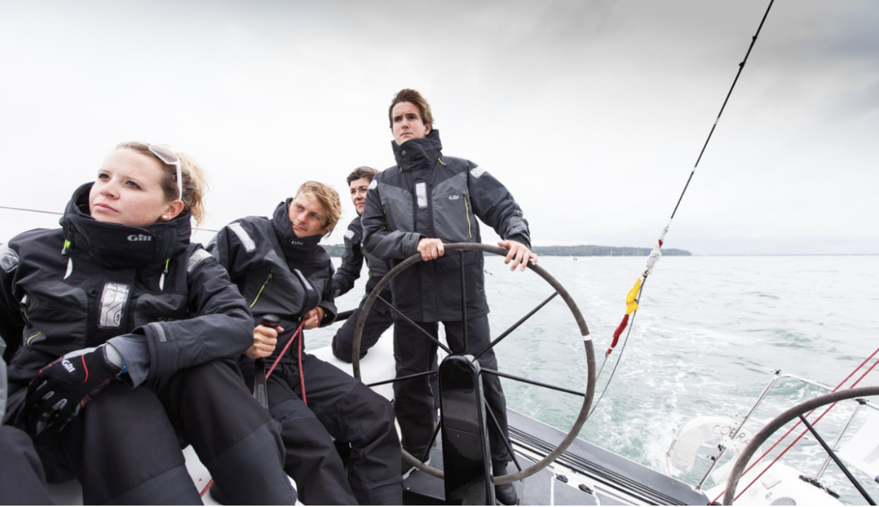 Dinghy Sailing: What to Wear to Stay Comfortable and Protected in the Water