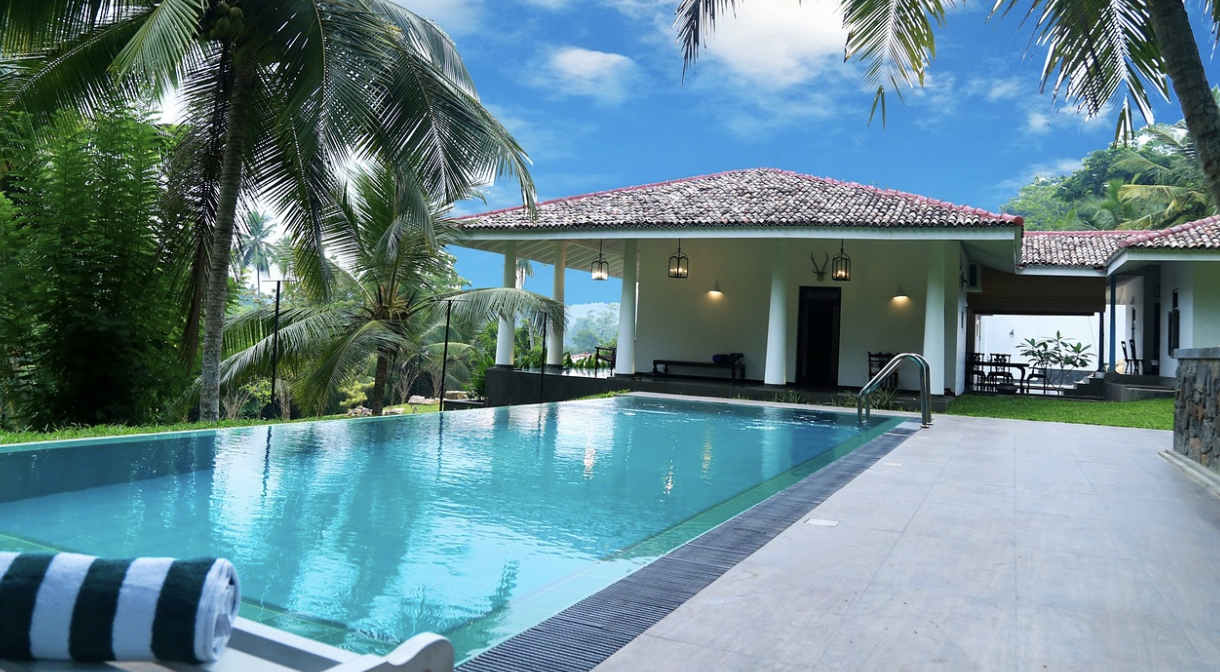 Mastering the Art of Pool Cleaning: Expert Tips and Tricks